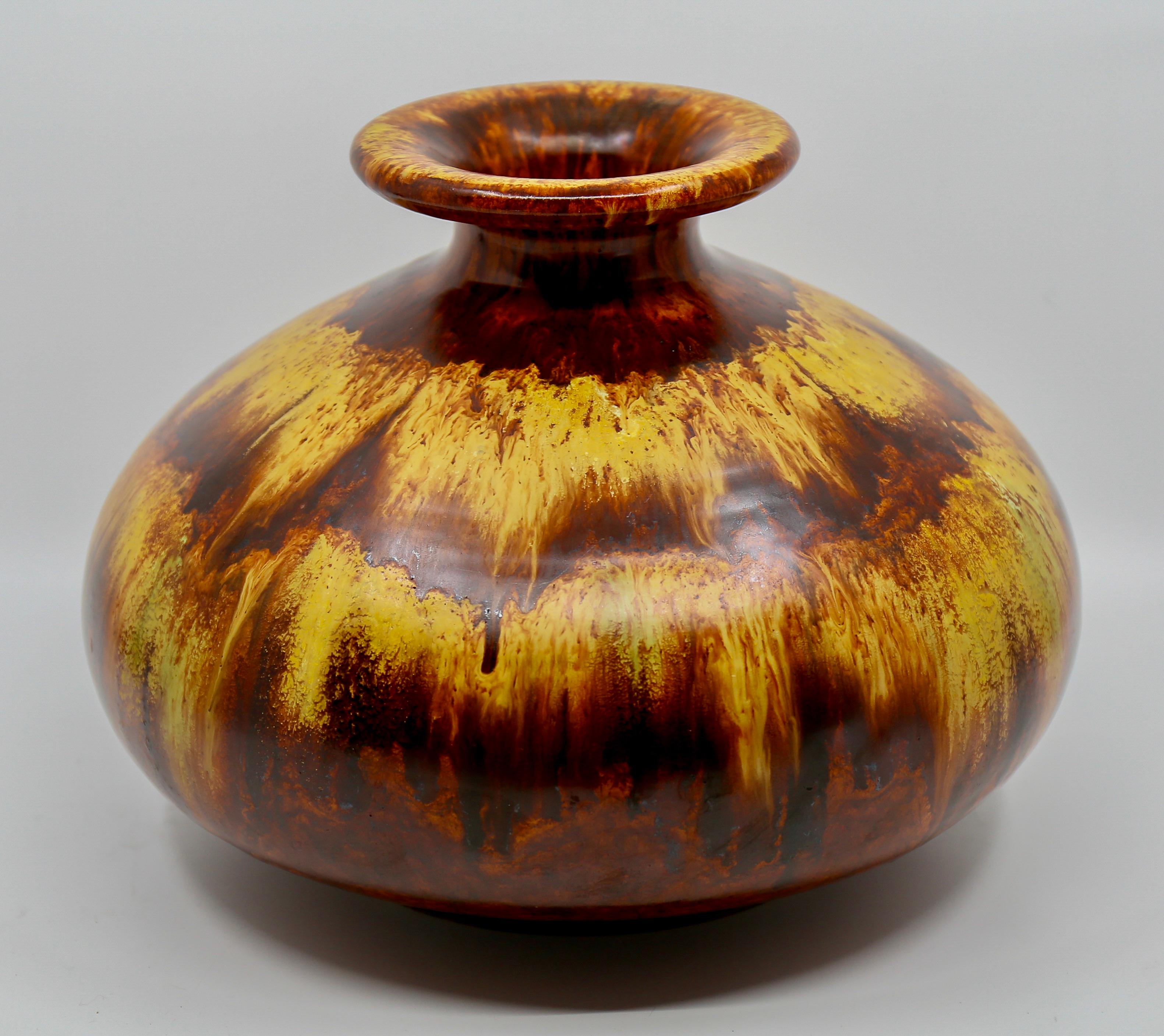 Beautiful Fat Lava Spherical Vase  In Good Condition For Sale In Antwerp, BE