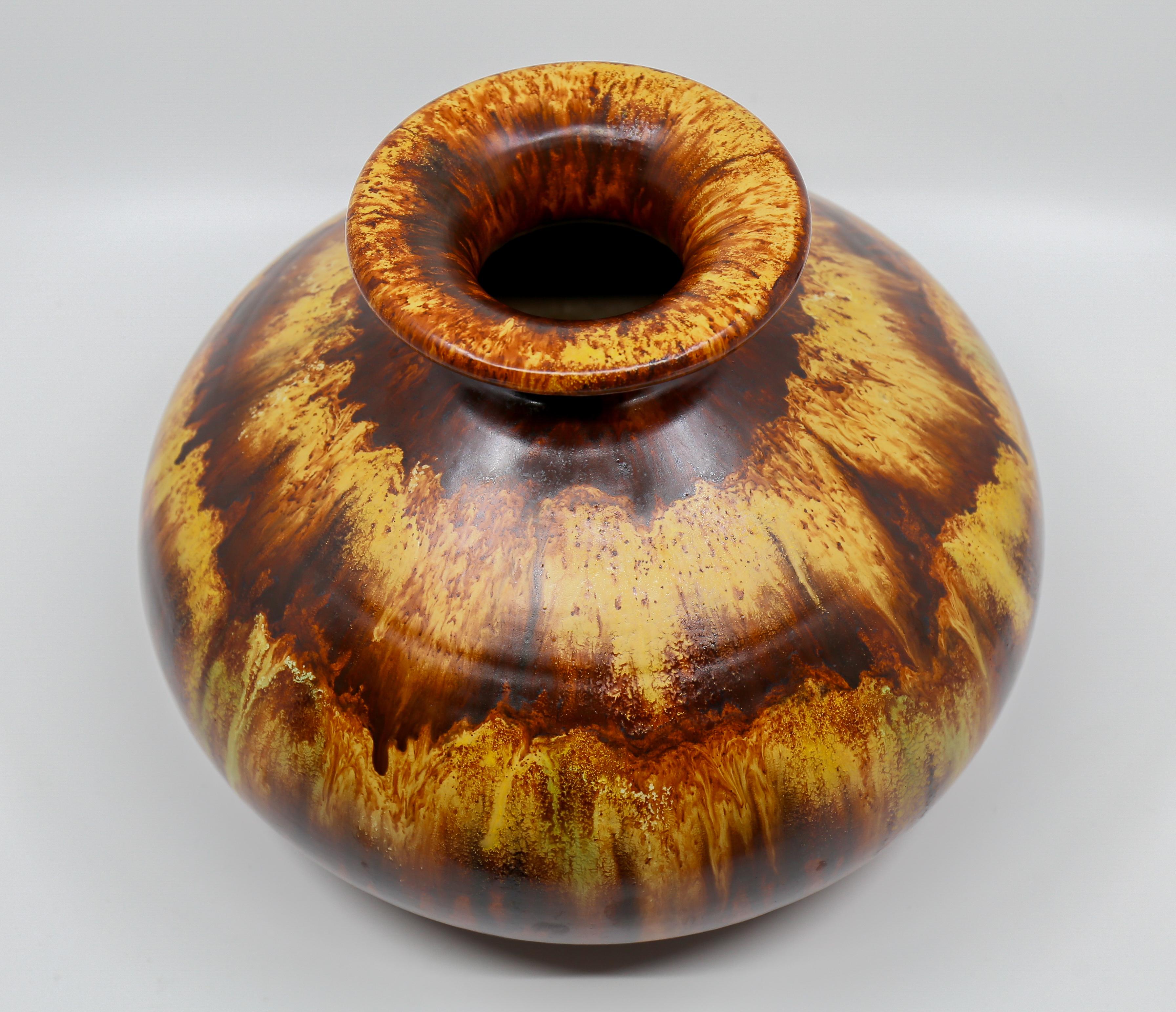 Ceramica Bellissimo vaso sferico in lava grassa in vendita