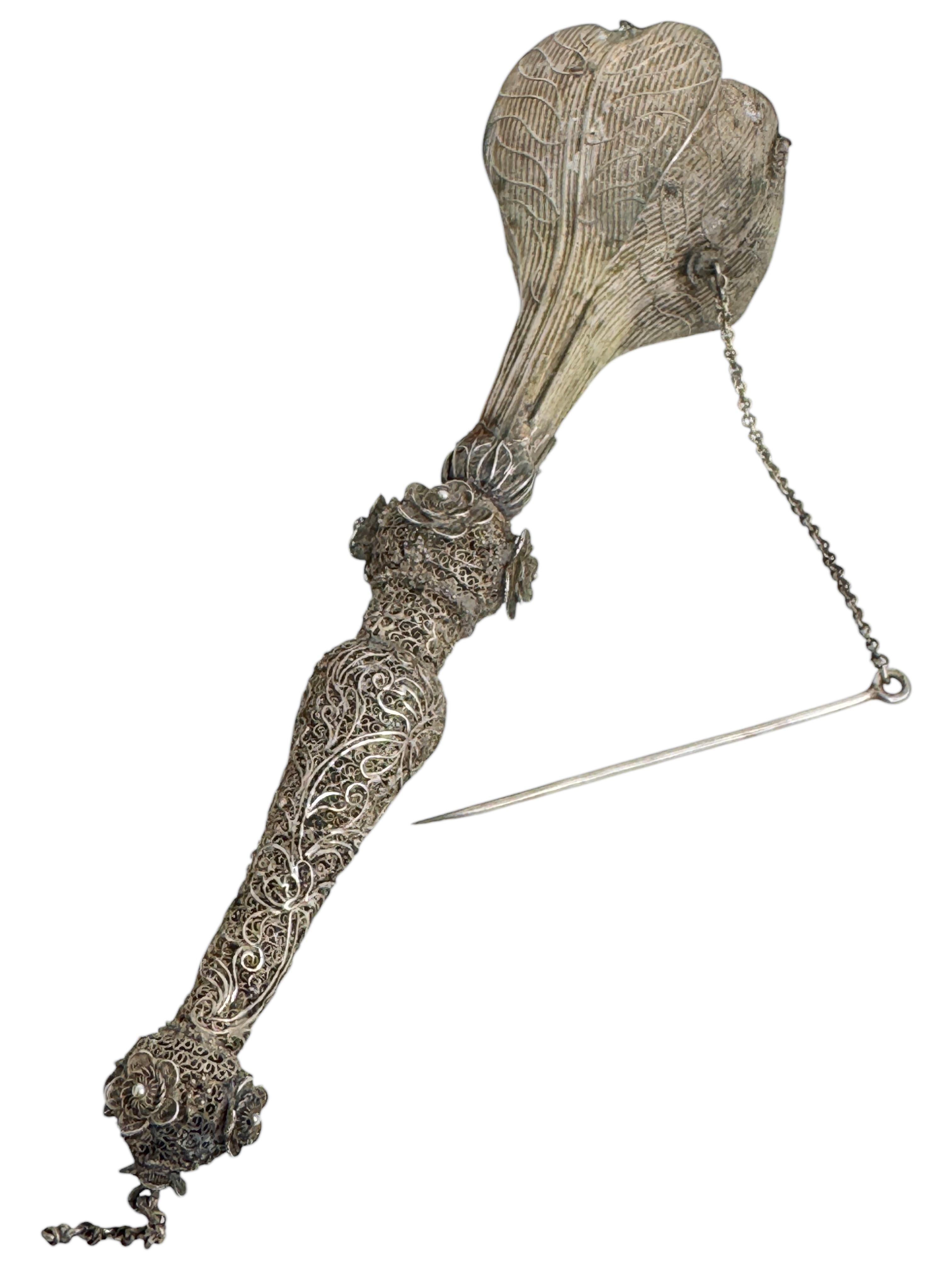 Bellissimo porta-bouquet in filigrana d'argento A.I.C. del XIX secolo in vendita 4