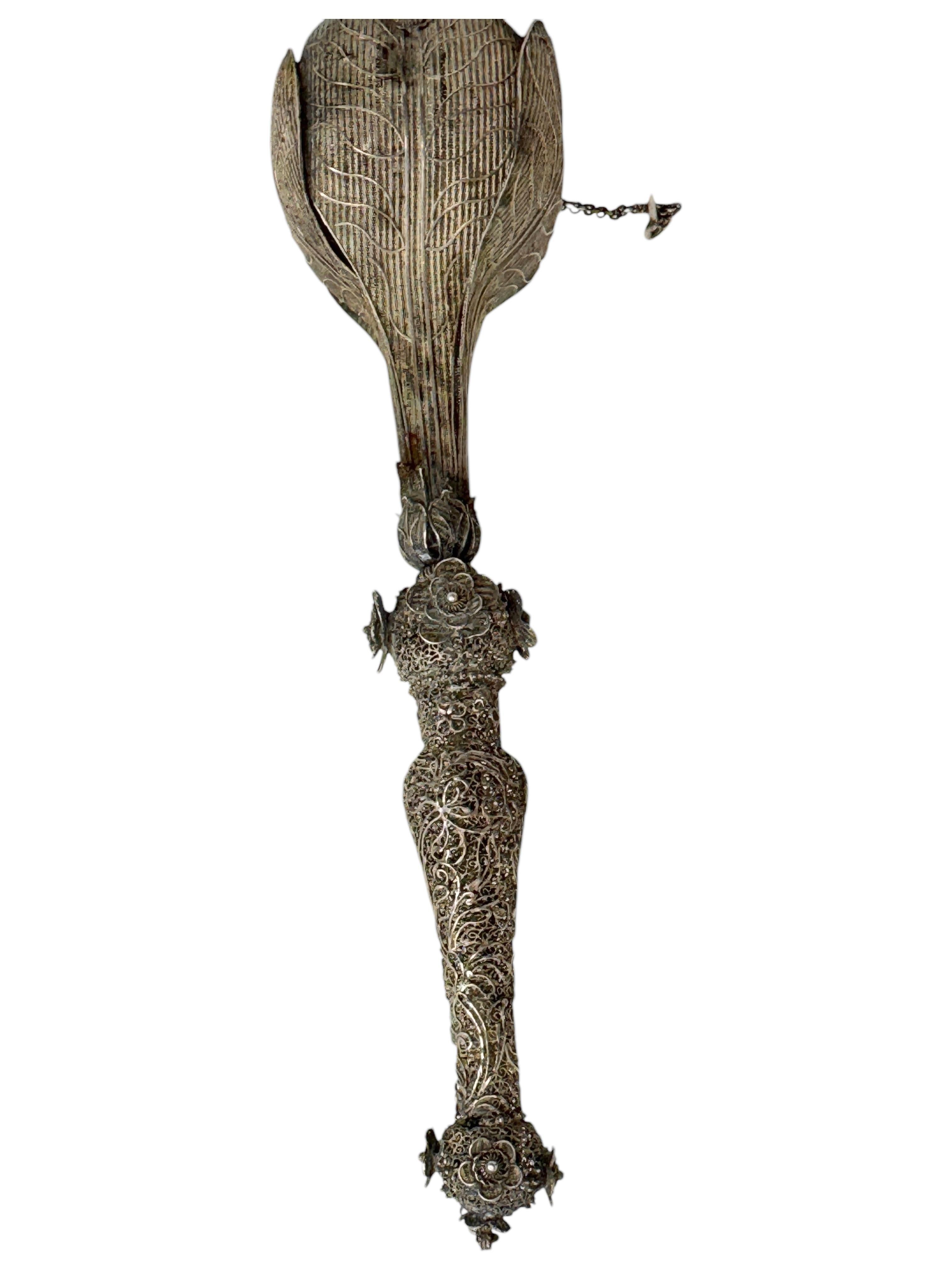 Metà XIX secolo Bellissimo porta-bouquet in filigrana d'argento A.I.C. del XIX secolo in vendita