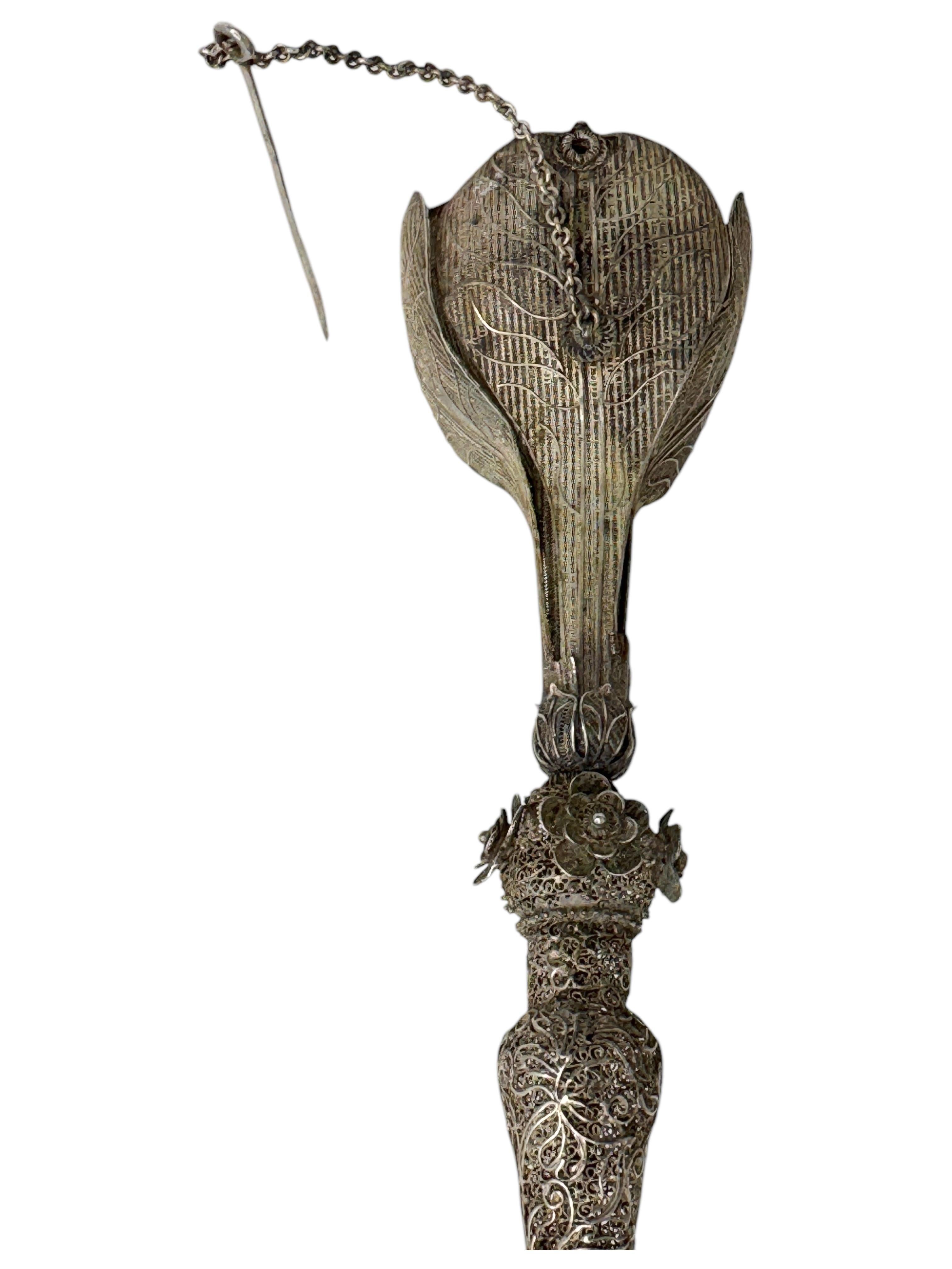 Metallo Bellissimo porta-bouquet in filigrana d'argento A.I.C. del XIX secolo in vendita