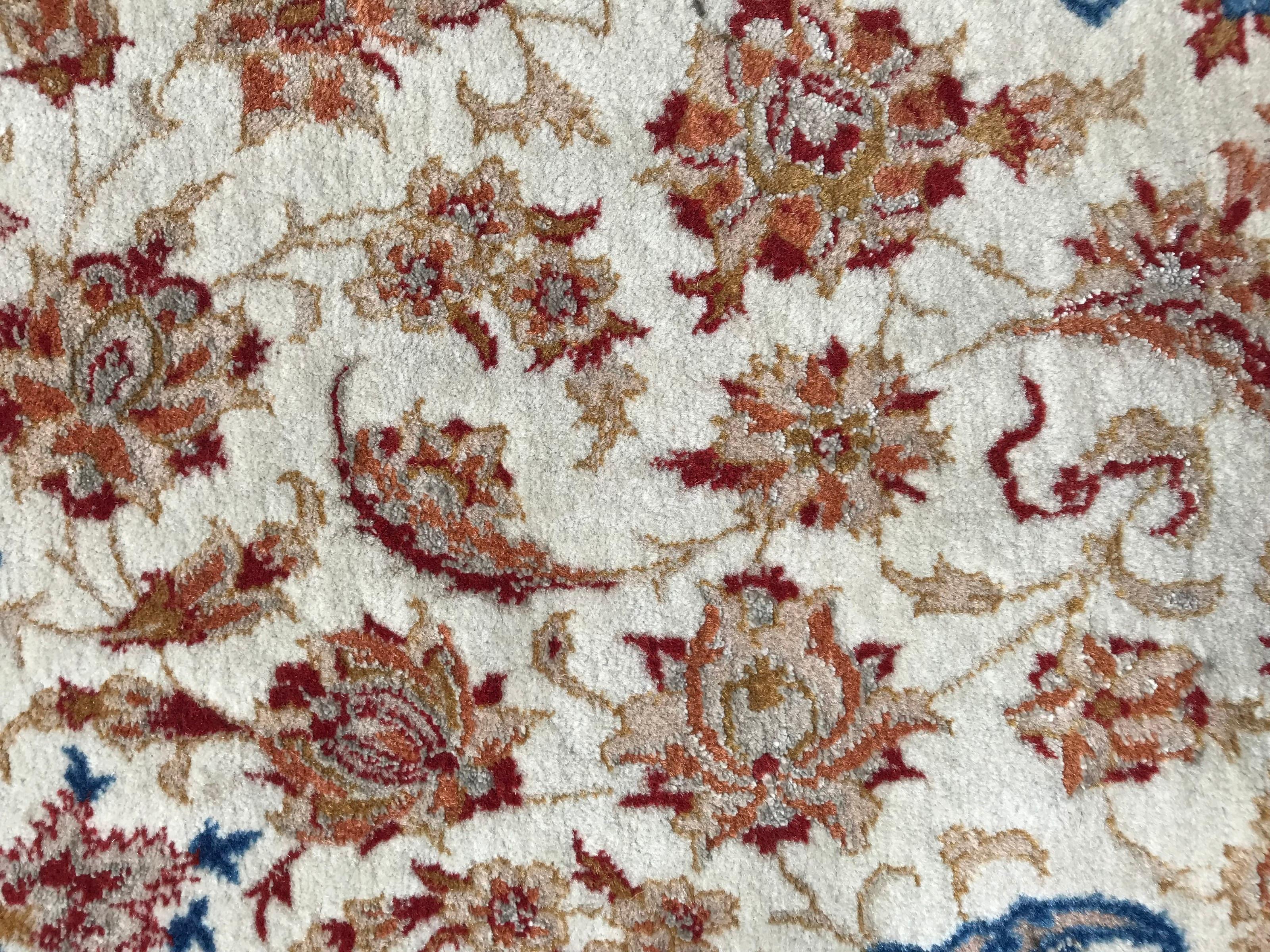 Beautiful Fine Vintage Ispahan Rug In Good Condition For Sale In Saint Ouen, FR