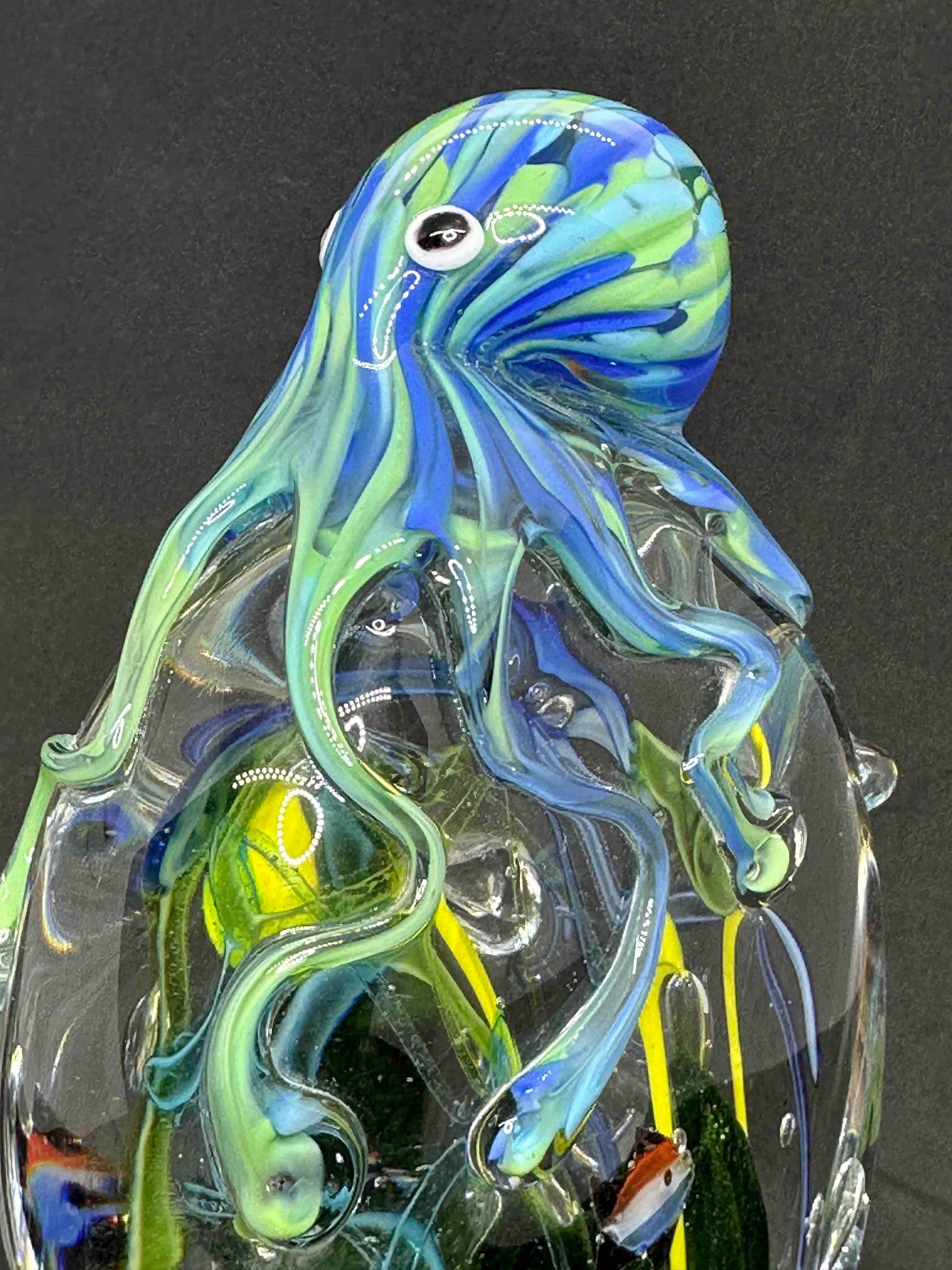 Late 20th Century Beautiful Fish Reef and Octopus Murano Italian Art Glass Aquarium Paperweight For Sale