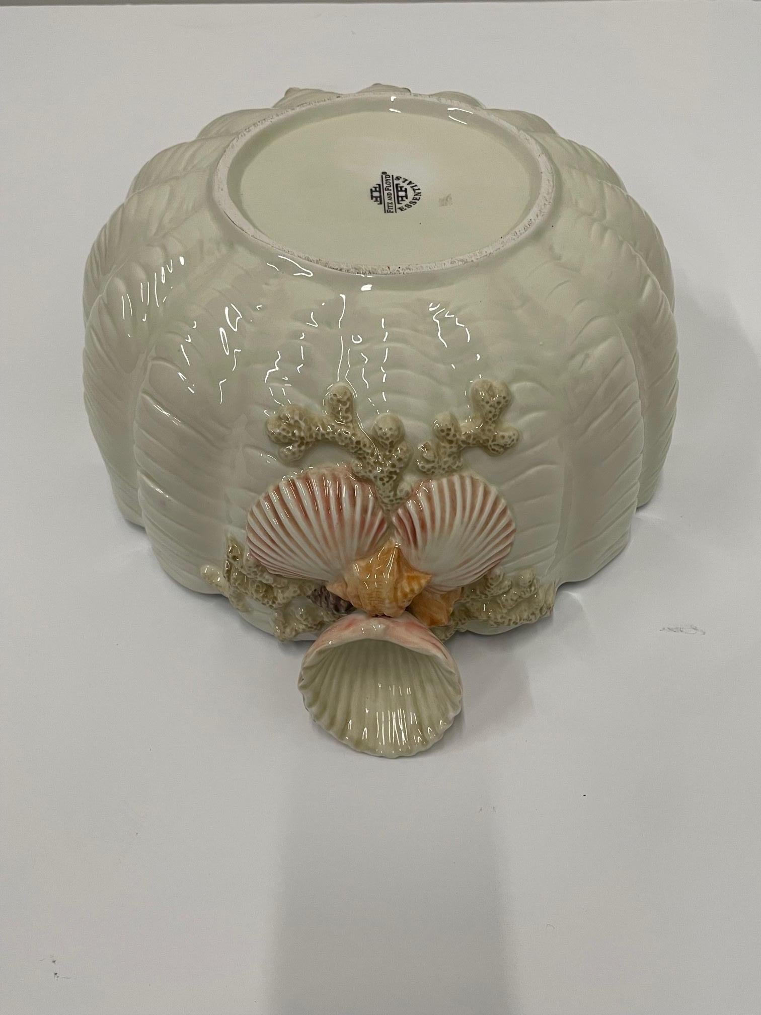 Beautiful Fitz & Floyd Tureen with Shell Decoration In Good Condition In Hopewell, NJ