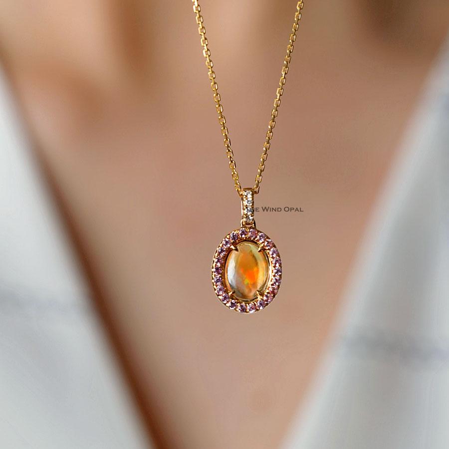 Beautiful Flame Two Side Mexican Fire Opal, Diamond Necklace 18K Yellow Gold In New Condition For Sale In Suwanee, GA