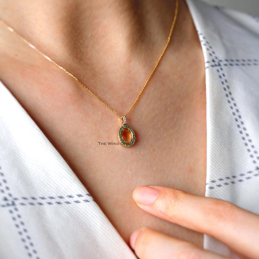 Beautiful Flame Two Side Mexican Fire Opal, Diamond Necklace 18K Yellow Gold For Sale 2