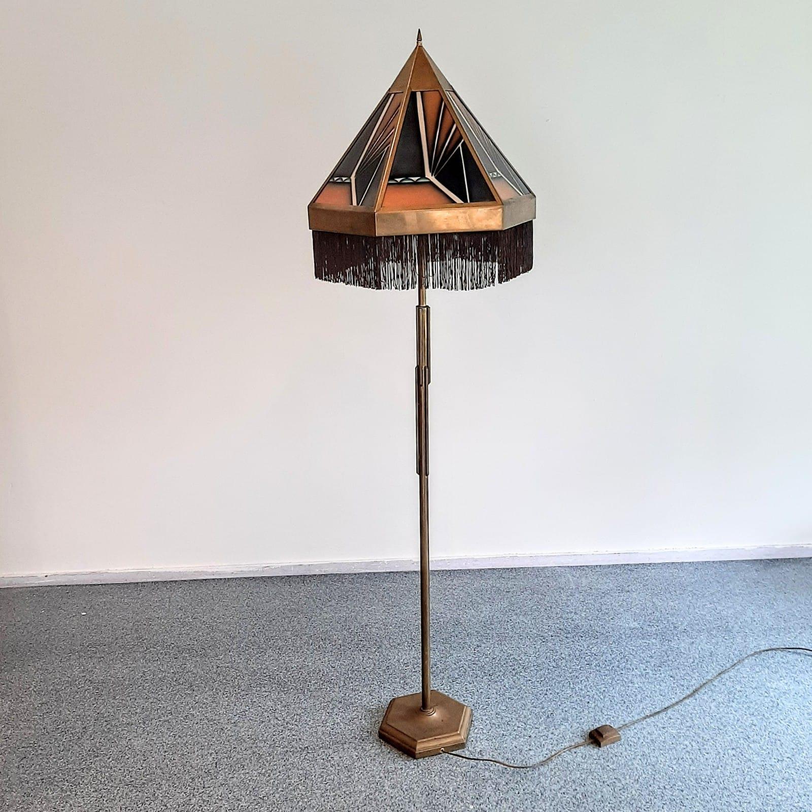 Beautiful floor lamp from the Amsterdamse School era For Sale 3