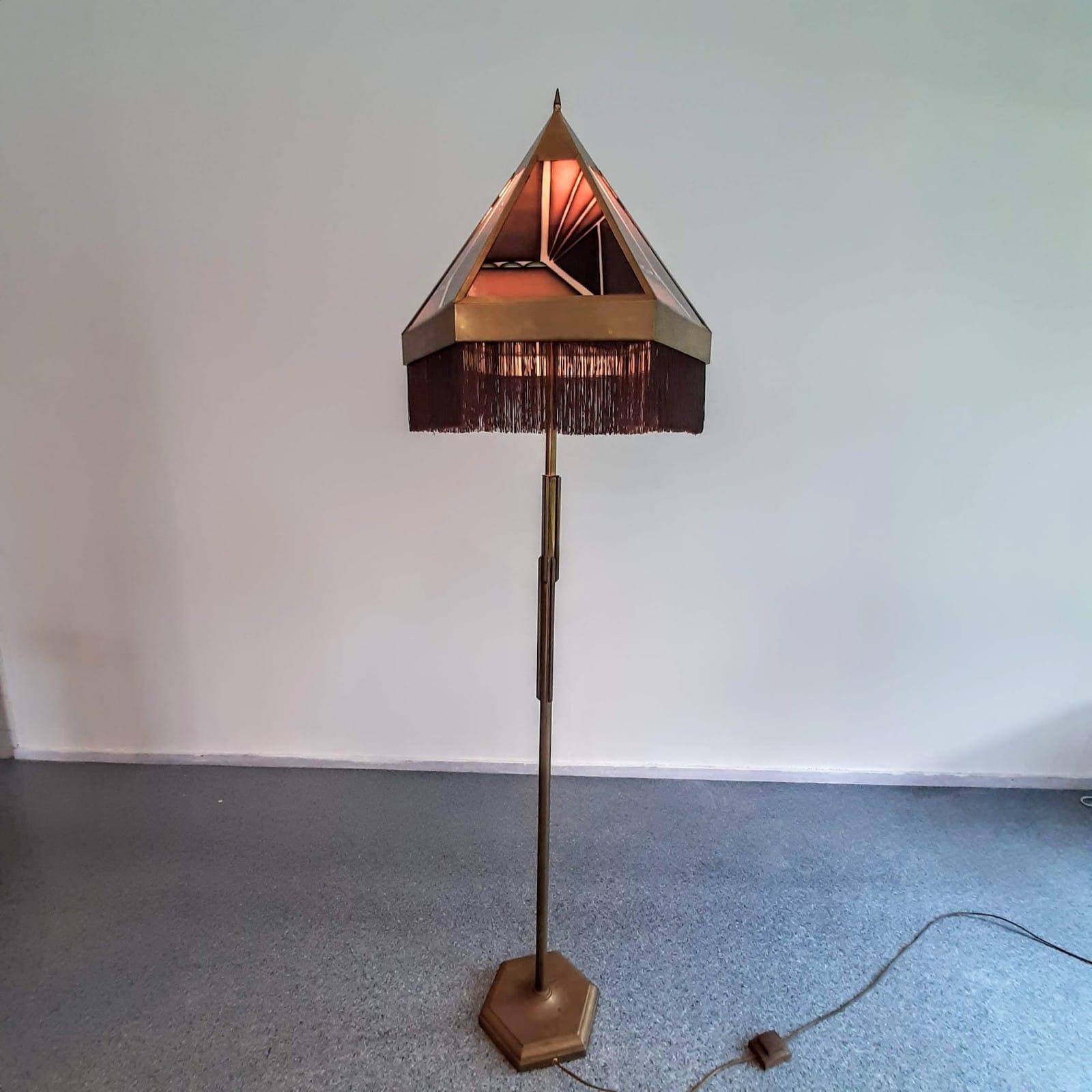 Beautiful floor lamp from the Amsterdamse School era For Sale 5