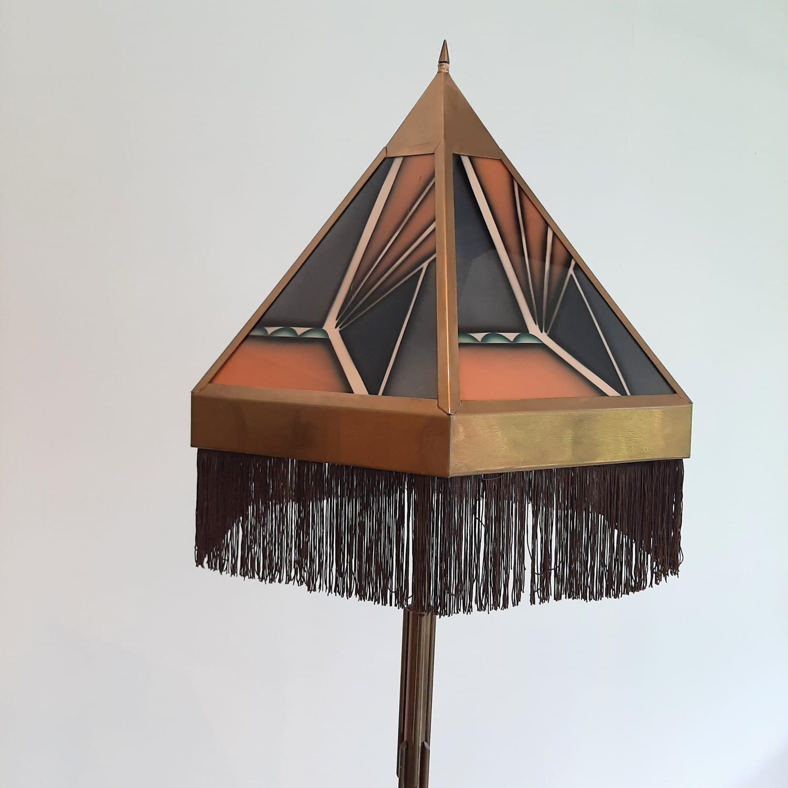 Beautiful floor lamp from the Amsterdamse School era For Sale 2