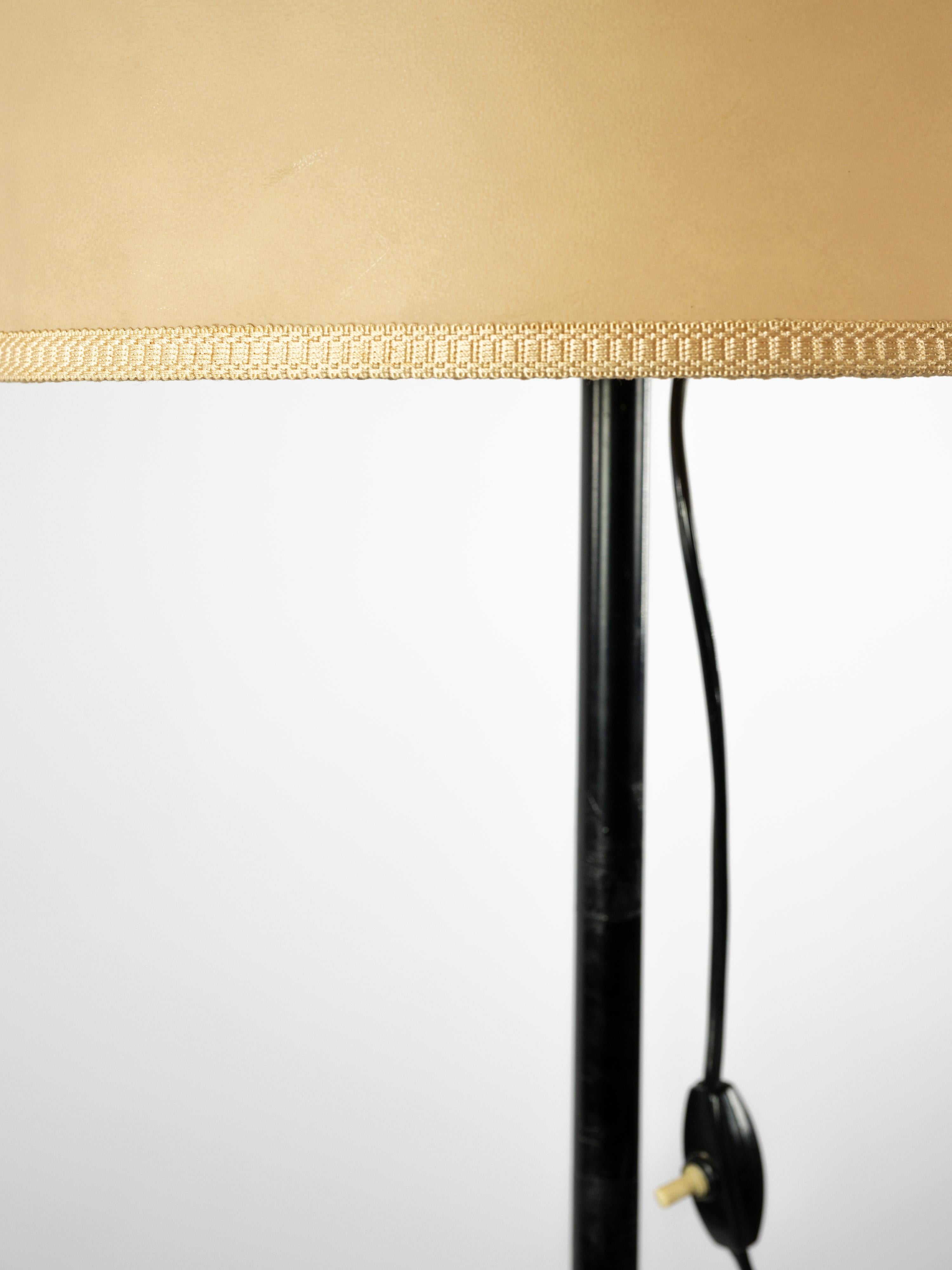 Beautiful floor lamp mod 380 design Giuseppe Ostuni & Renato Forti for Oluce  For Sale 4
