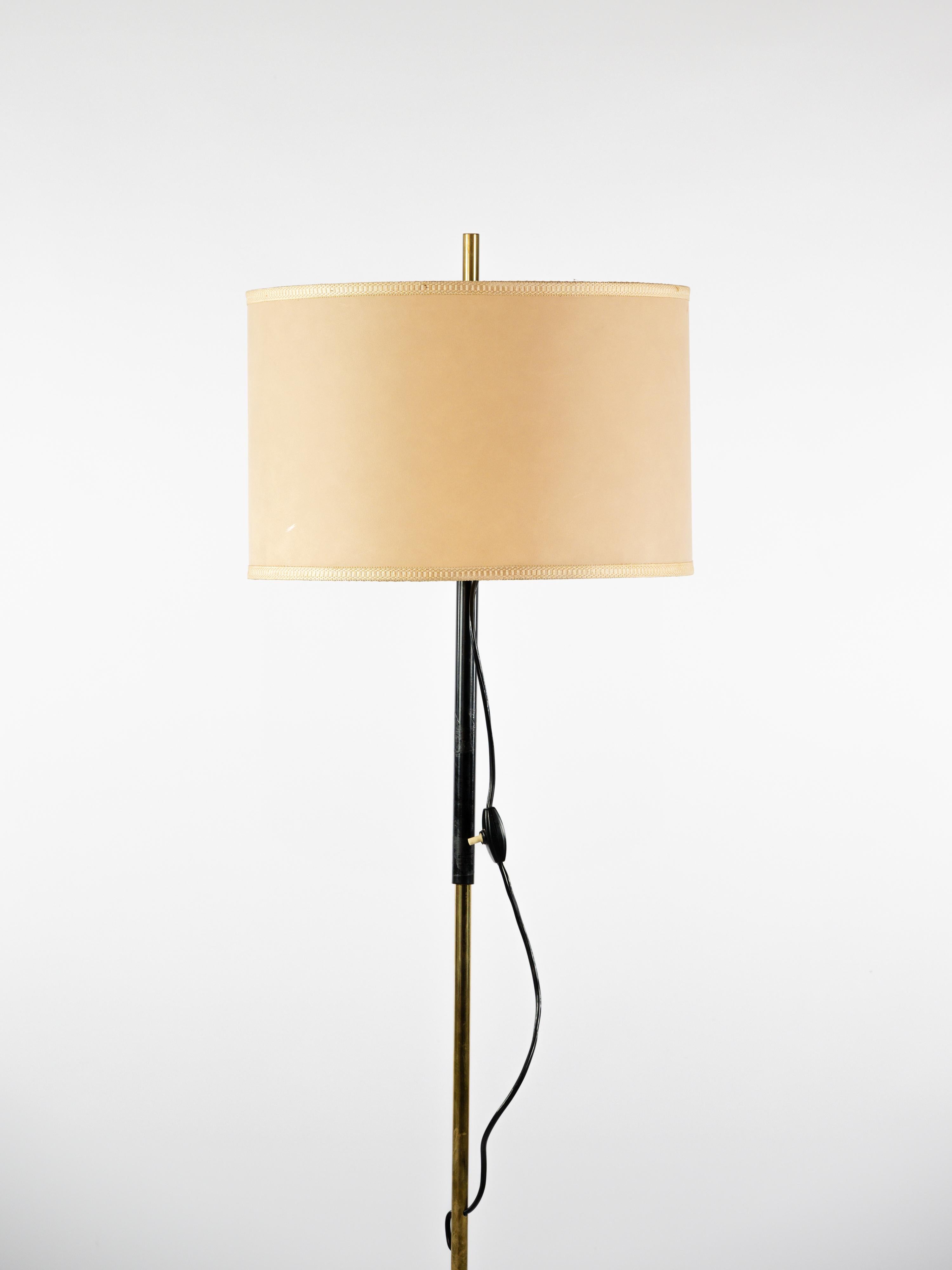 Schöne Stehlampe mod 380 entworfen Giuseppe Ostuni & Renato Forti für Oluce  im Angebot 5