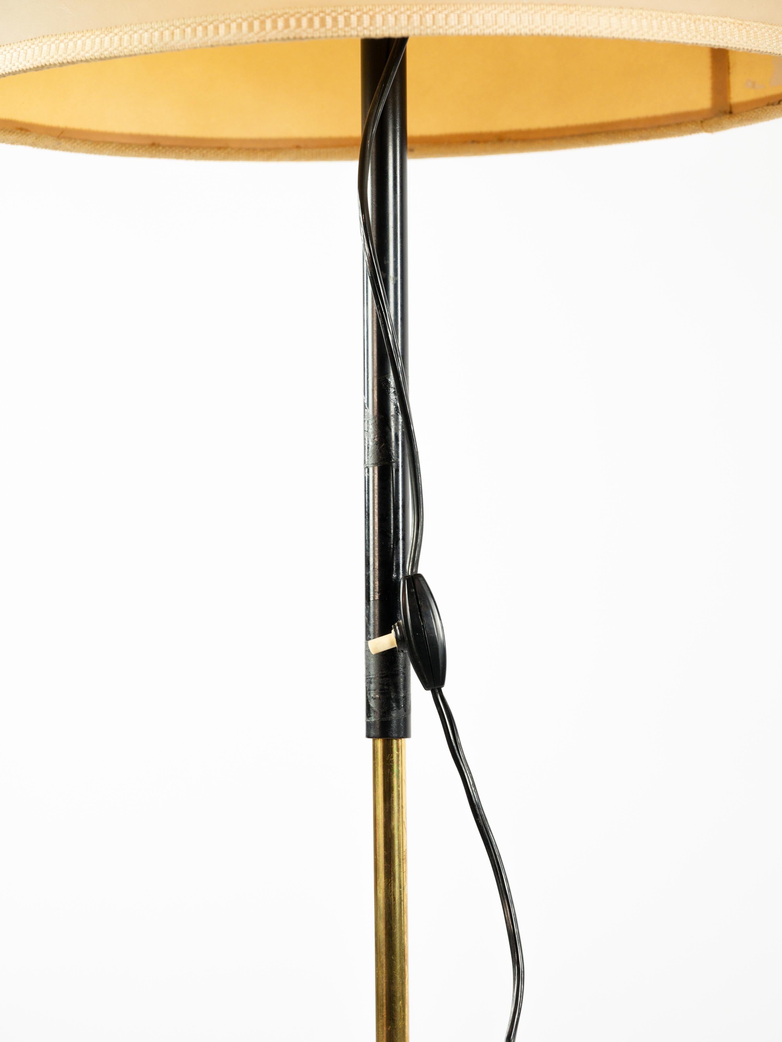 Mid-Century Modern Magnifique lampadaire Mod 380 de Giuseppe Ostuni et Renato Forti pour Oluce  en vente
