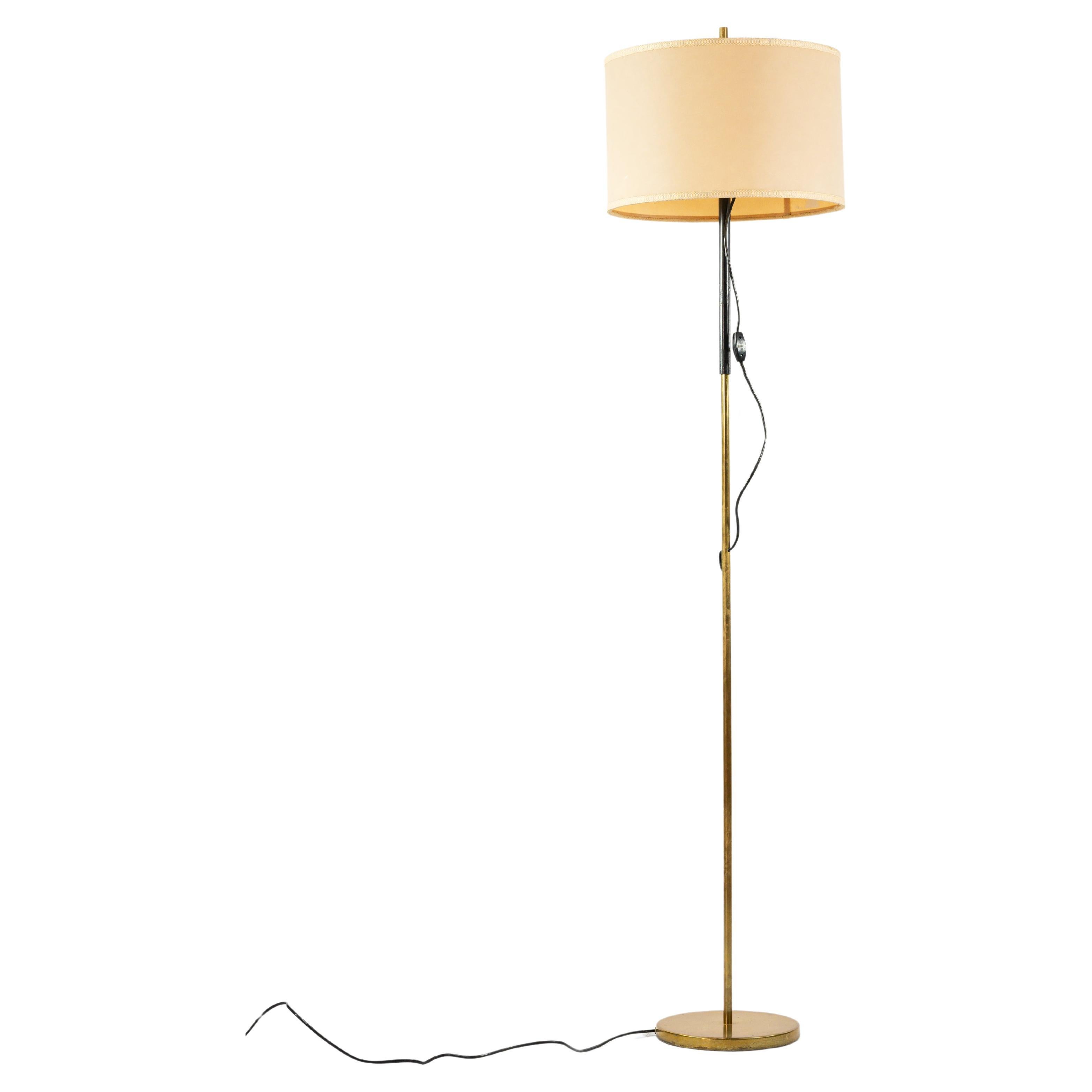 Magnifique lampadaire Mod 380 de Giuseppe Ostuni et Renato Forti pour Oluce  en vente