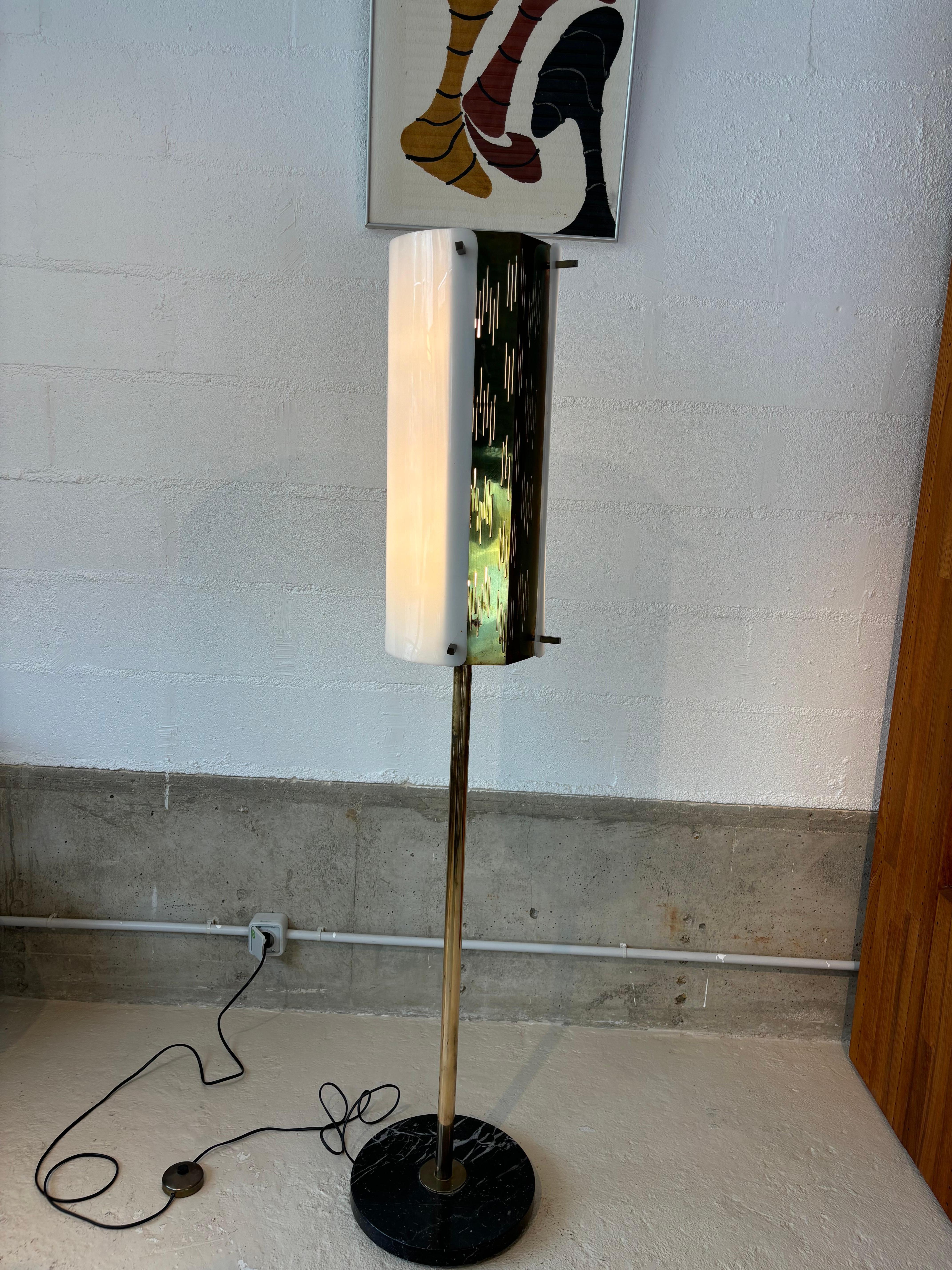  Sehr schöne Lampe aus dem Editionshaus Arlus in schöner Ausführung 