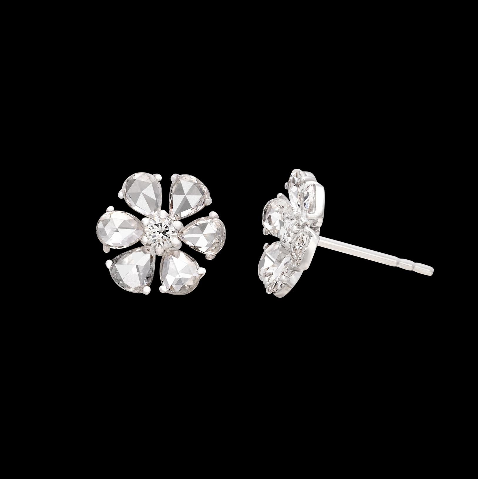 Beautiful Floral Diamond Stud 18k White Gold Earrings In New Condition In San Francisco, CA