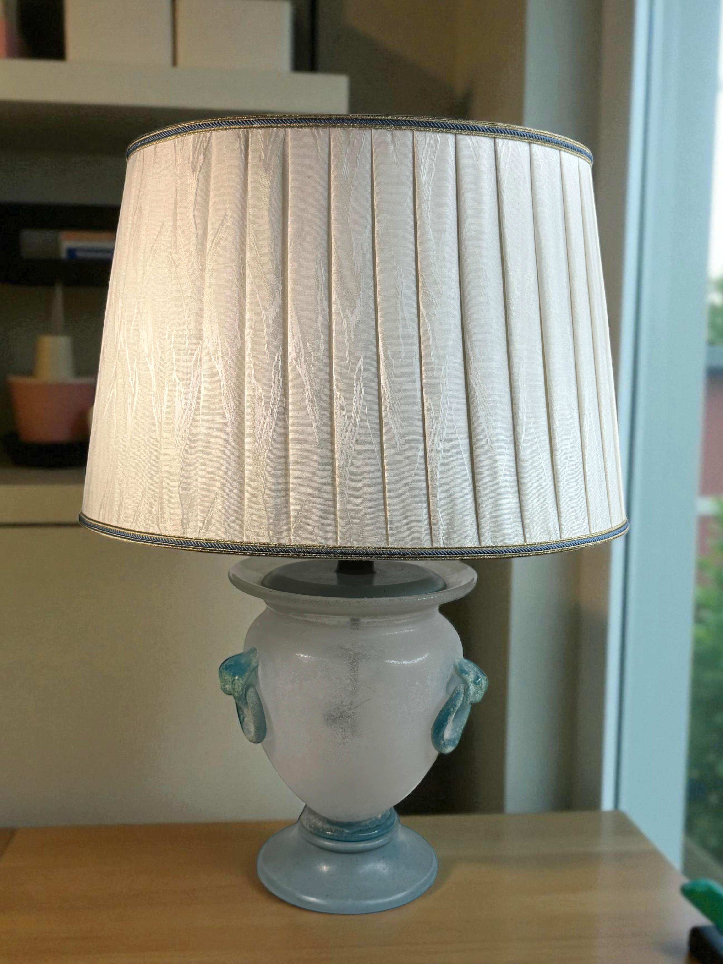 Bellissima lampada da tavolo in vetro di Murano Scavo in stile Florentine, Italia, anni '80 in vendita 4