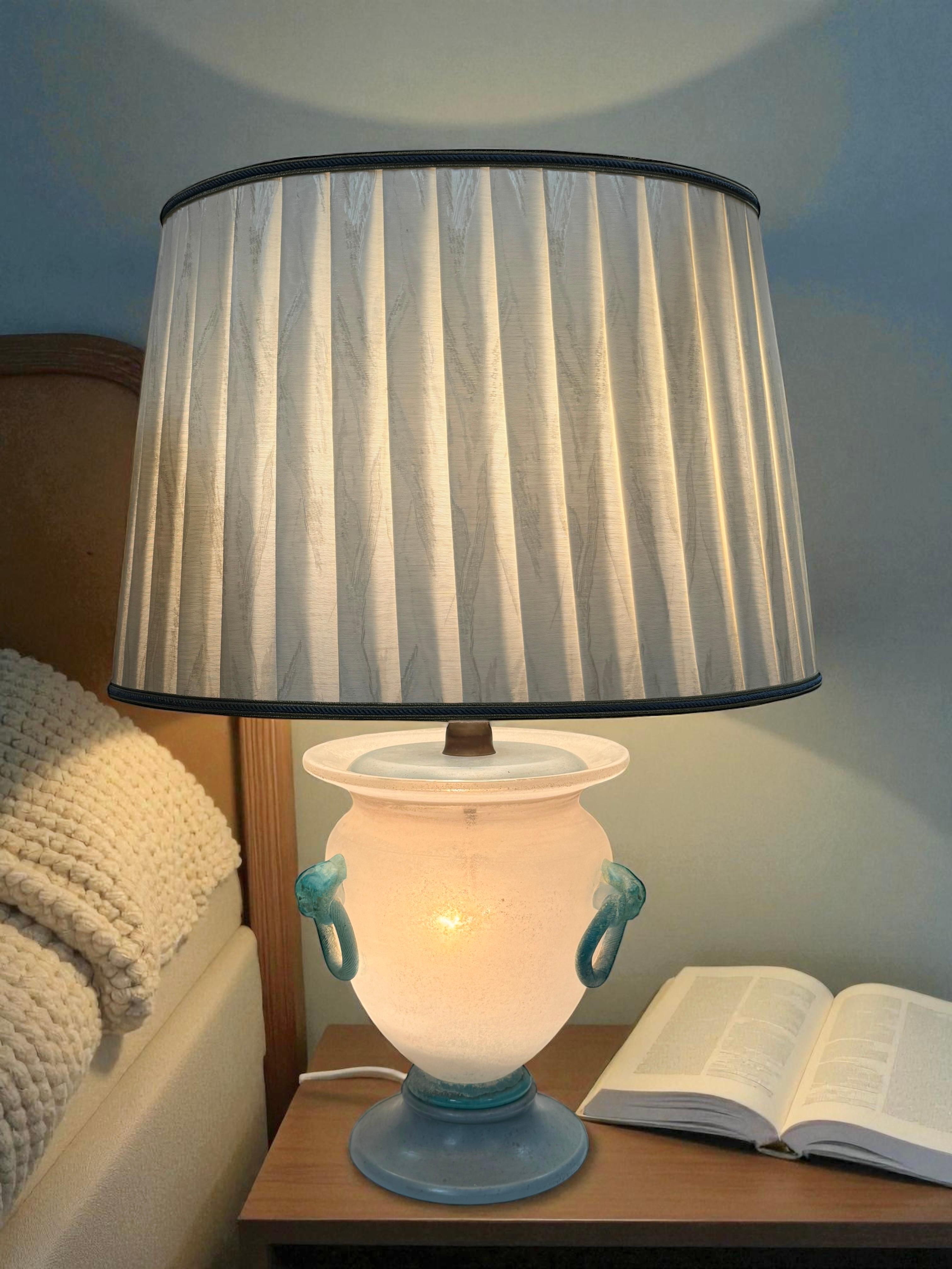 Bellissima lampada da tavolo in vetro di Murano Scavo in stile Florentine, Italia, anni '80 in vendita 7