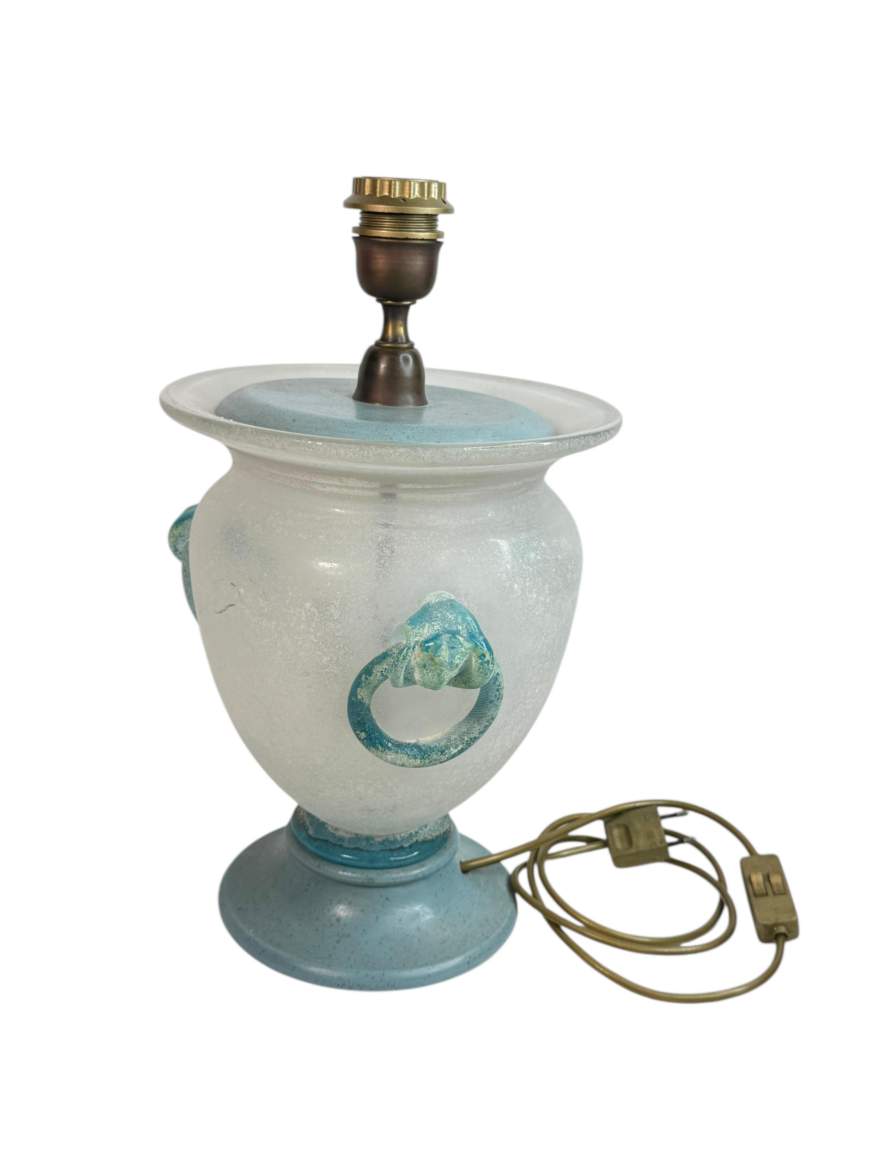 Neoclassico Bellissima lampada da tavolo in vetro di Murano Scavo in stile Florentine, Italia, anni '80 in vendita