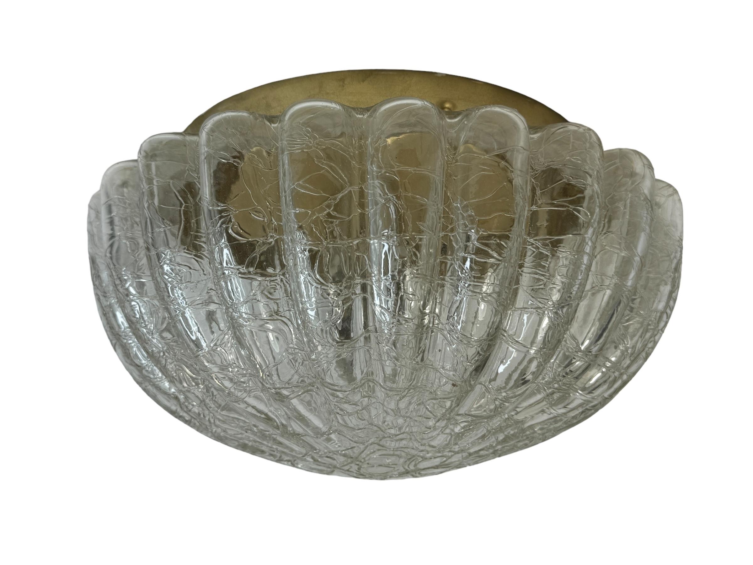Magnifique affleurant en verre en forme de fleur par Doria Leuchten, Allemagne, années 1960 Bon état - En vente à Nuernberg, DE