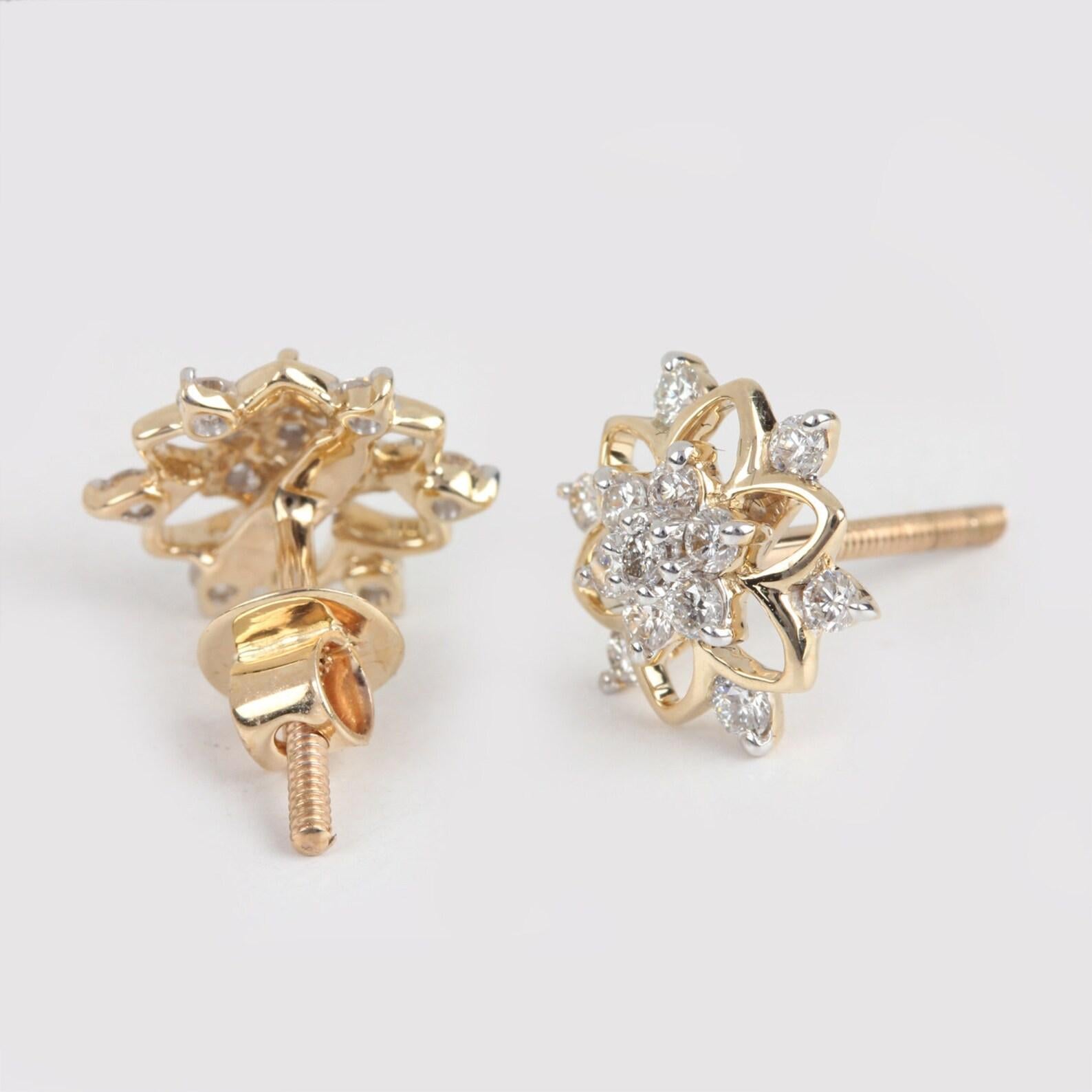 Taglio rotondo Bellissimo fiore a forma di borchie in oro giallo 14k con orecchini di diamanti Nature Pave. in vendita