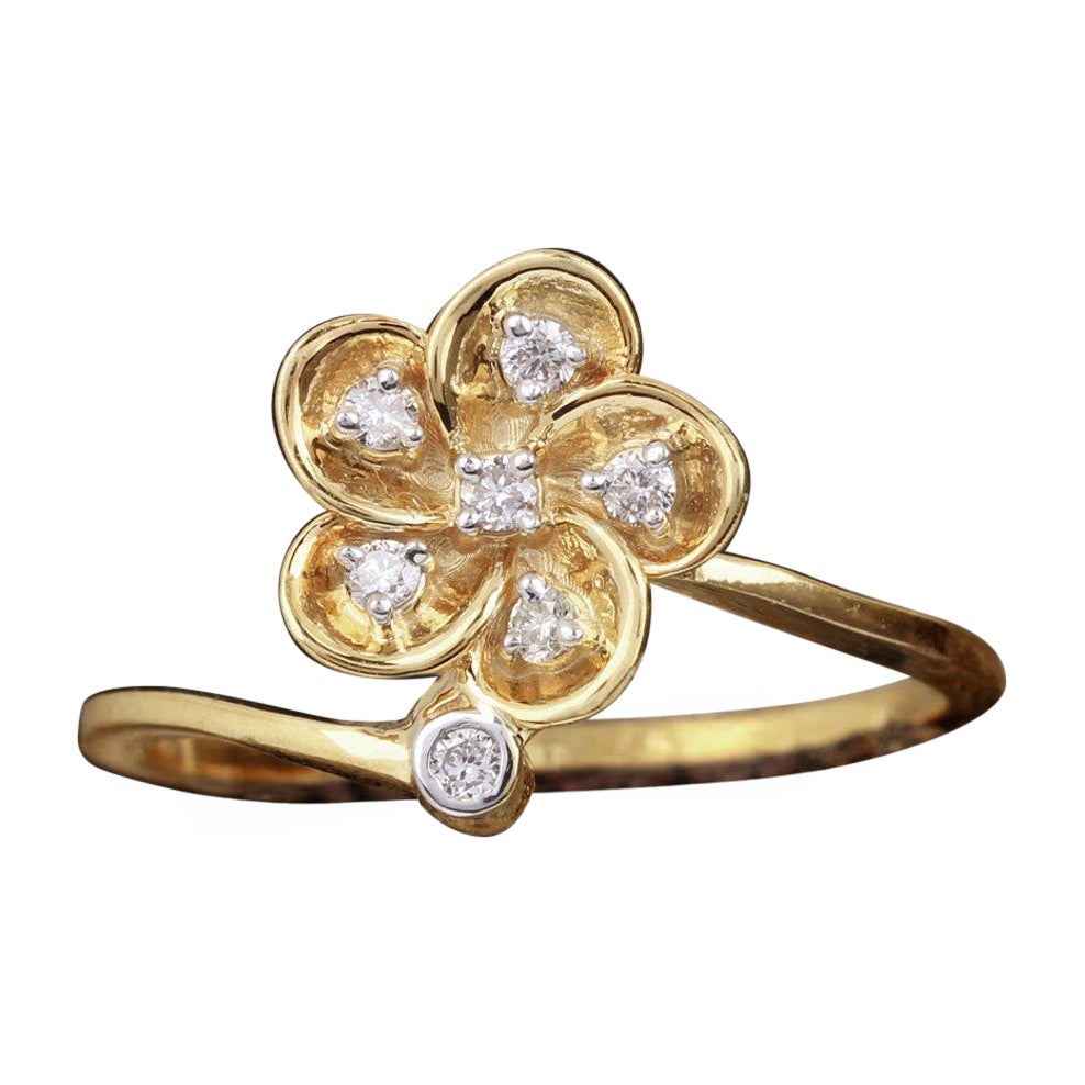 Beautiful Flower Styled Ring 14K Solid Gold Natural Pave Diamond Propose Ring. For Sale