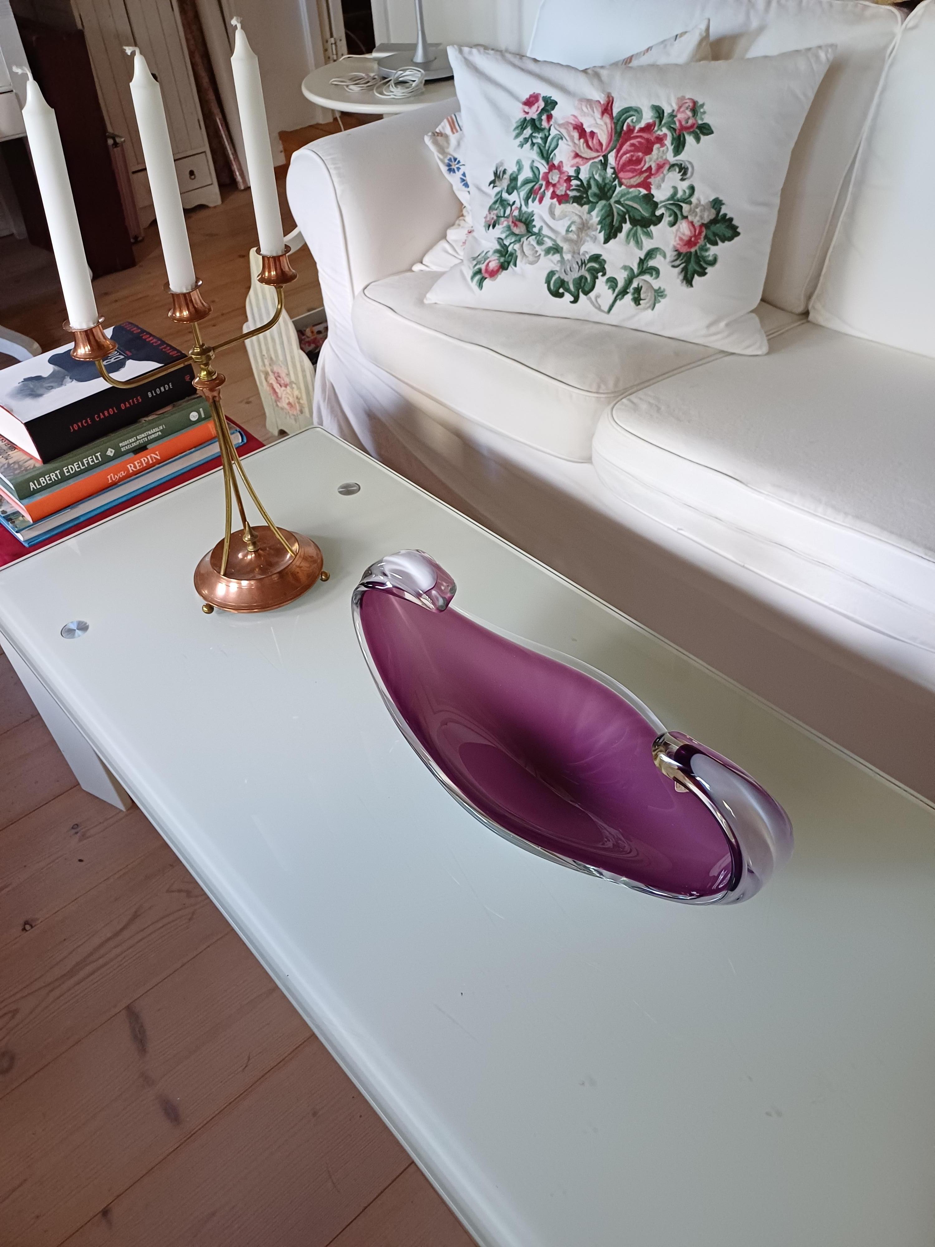 Hand-Crafted Beautiful Flygsfors Coquille purple bowl For Sale