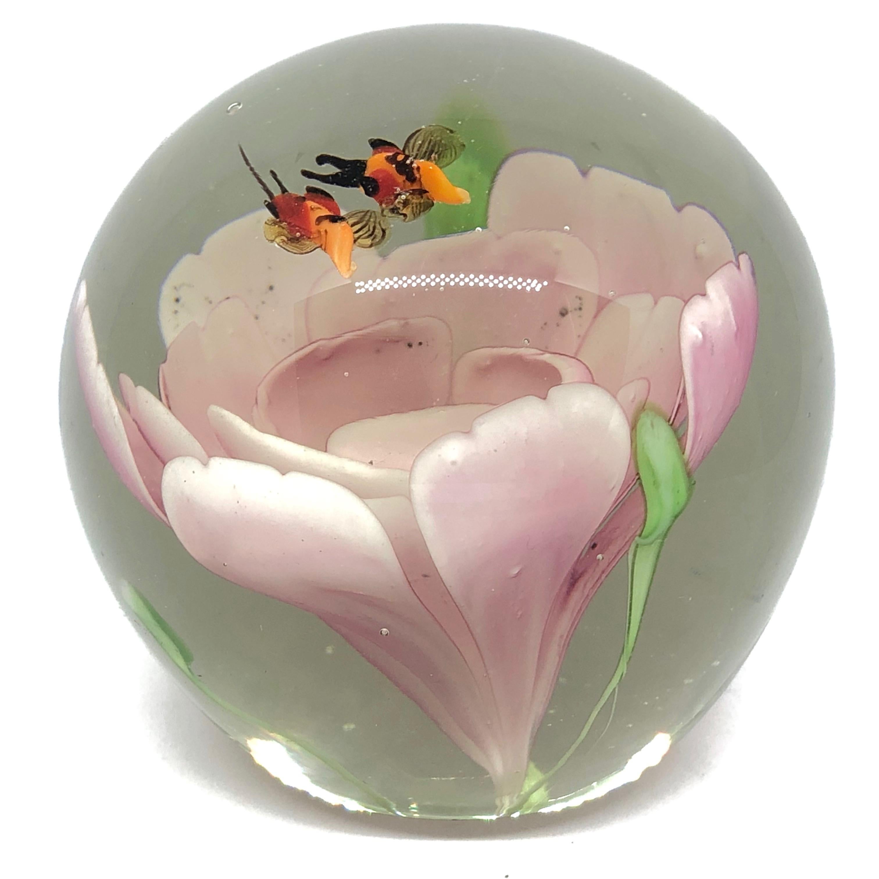 Italian Beautiful Flying Bees Murano Glass Paperweight Mid-Century Modern Italy