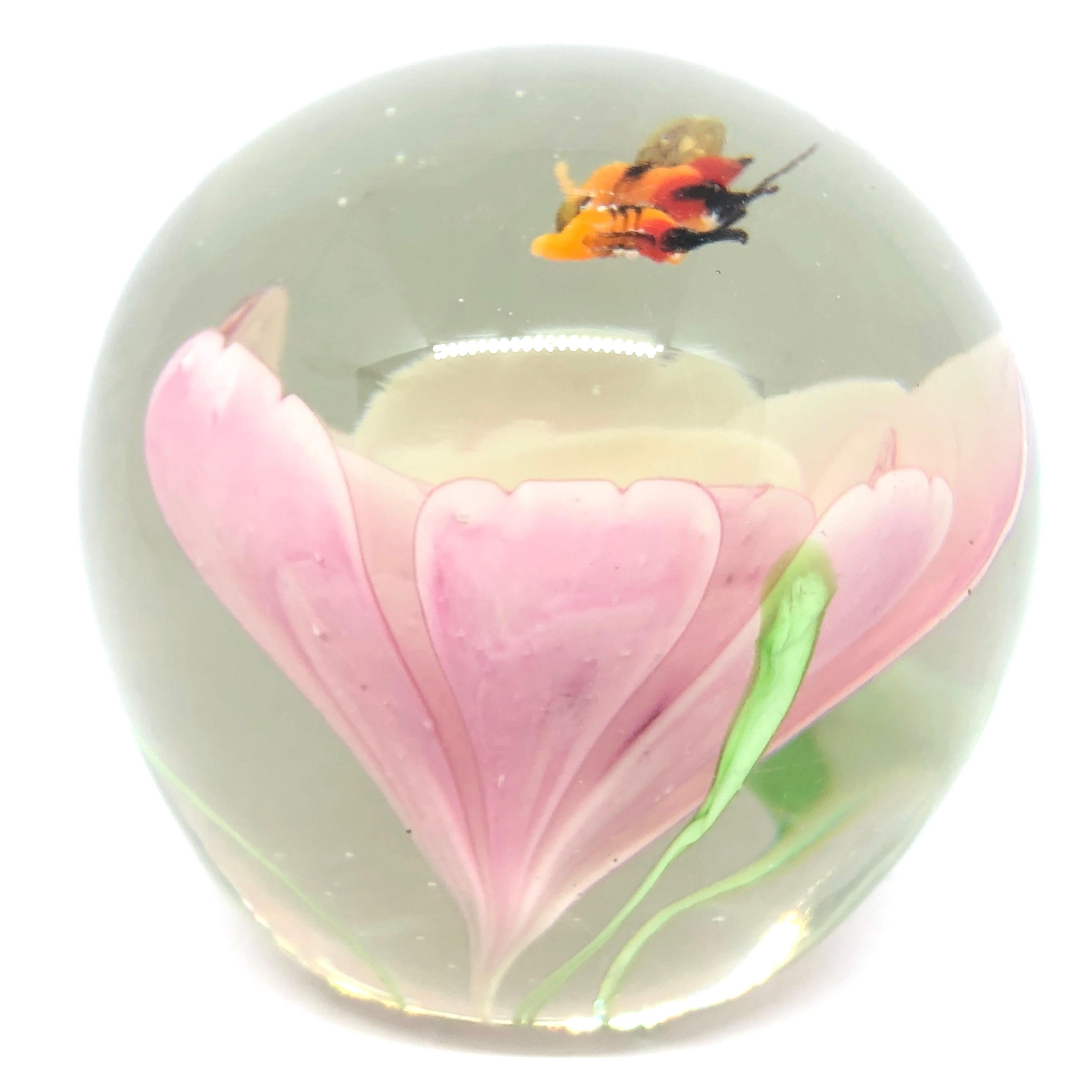 Beautiful Flying Bees Murano Glass Paperweight Mid-Century Modern Italy In Good Condition In Nuernberg, DE