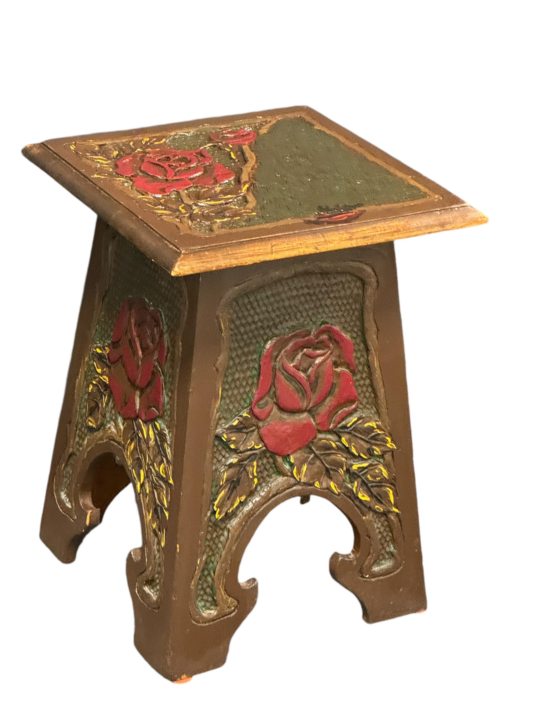 Beautiful Folk Art Wood Carved Chair Foot Rest Stool, Vintage German 1920s In Good Condition For Sale In Nuernberg, DE