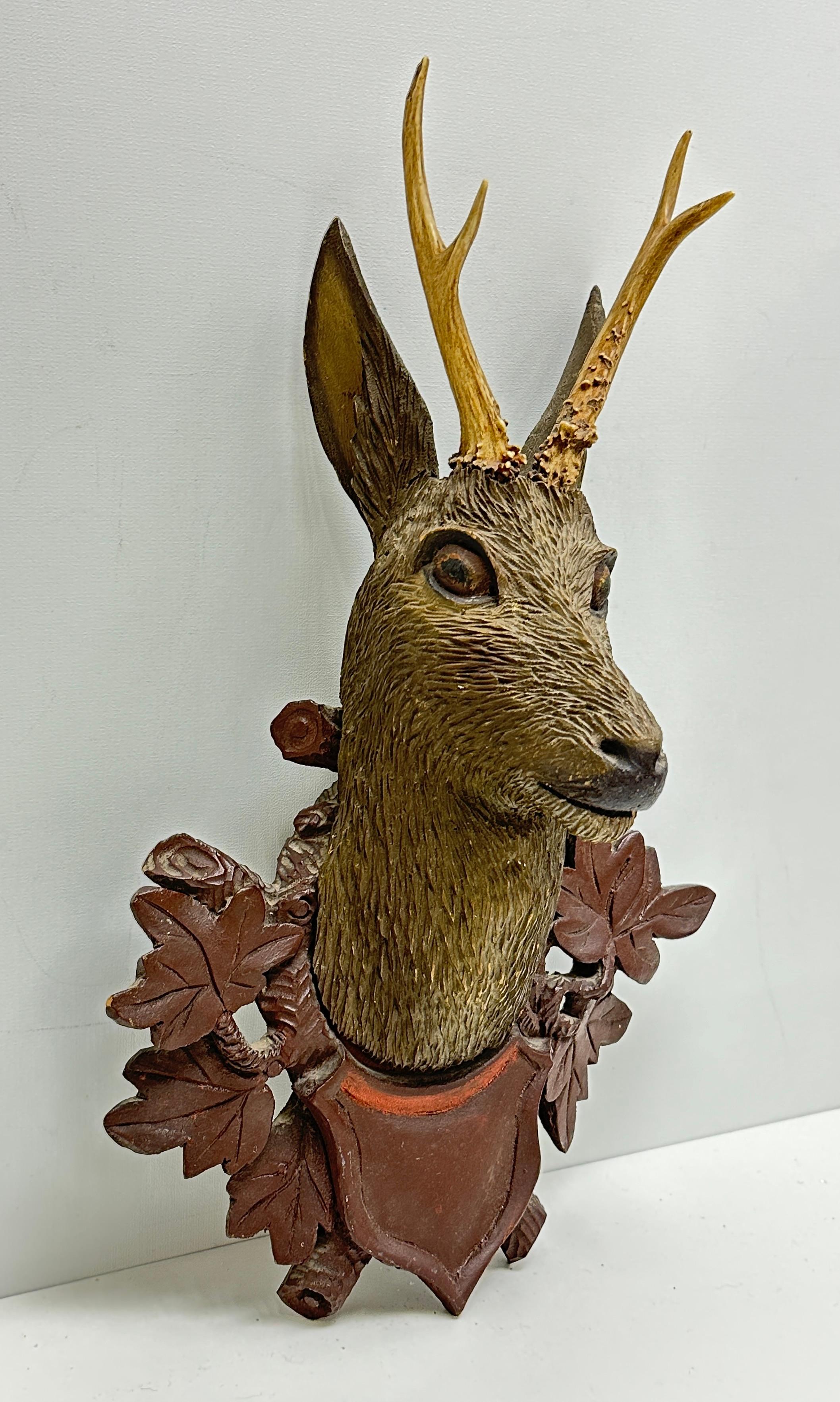 Belle tête de cerf en bois sculpté d'art populaire avec de vrais bois, Allemagne, 19ème siècle 8