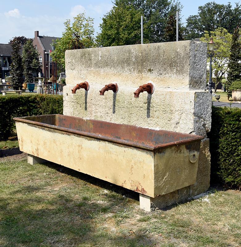 Beautiful Fountain, 19th Century In Fair Condition In Udenhout, NL