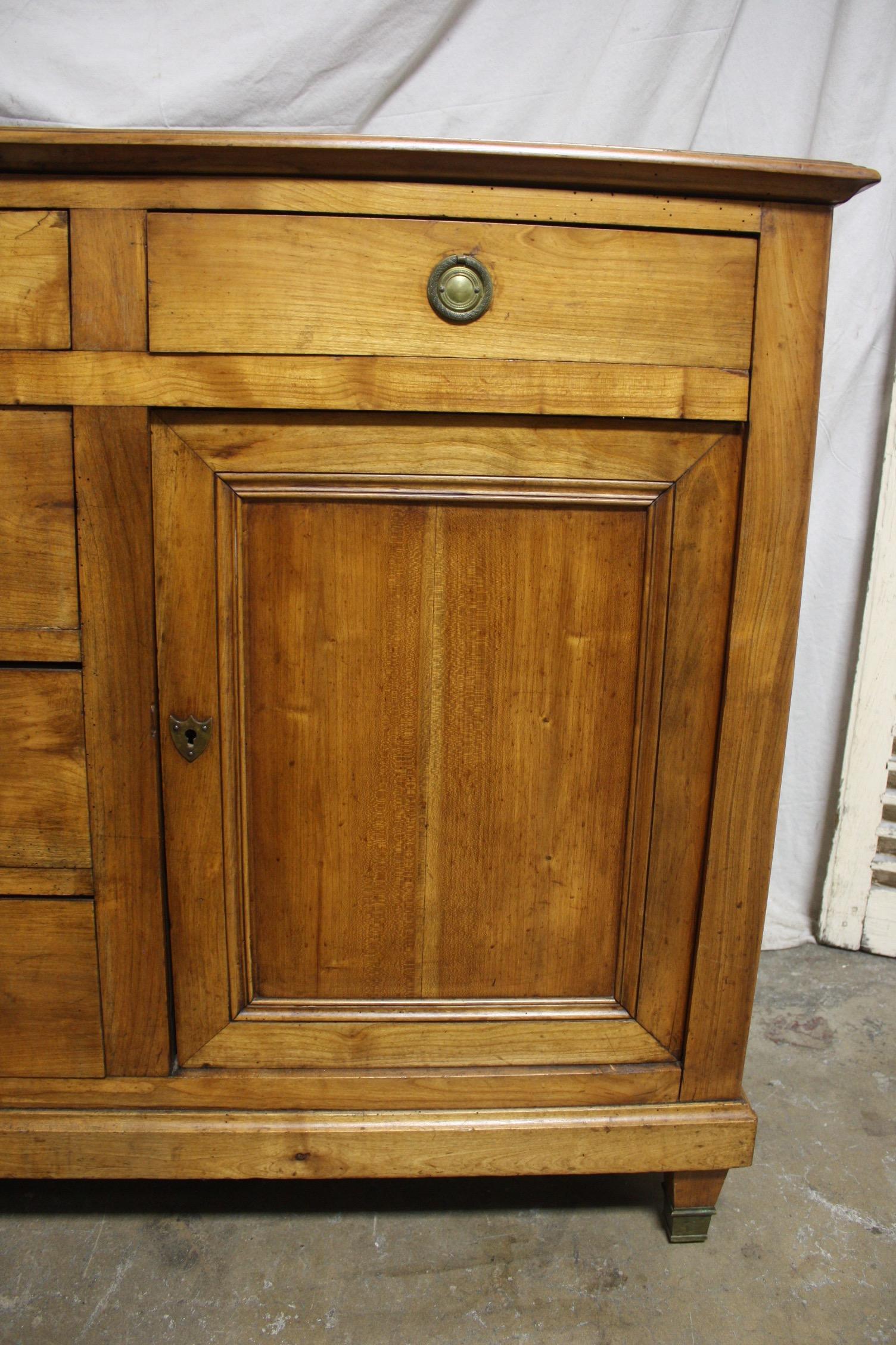 Beautiful French 18th Century Sideboard 5