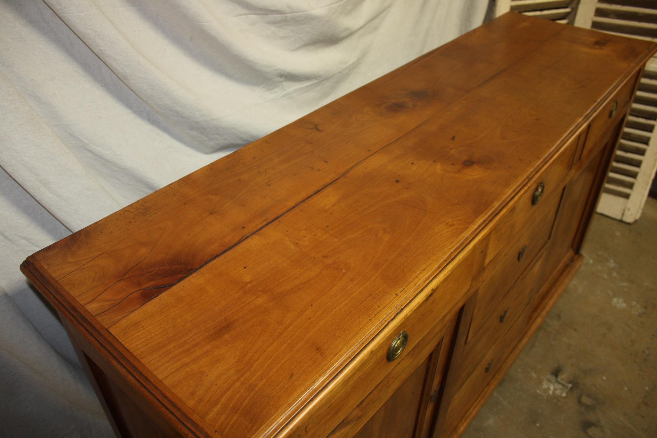 Beautiful French 18th Century Sideboard 8