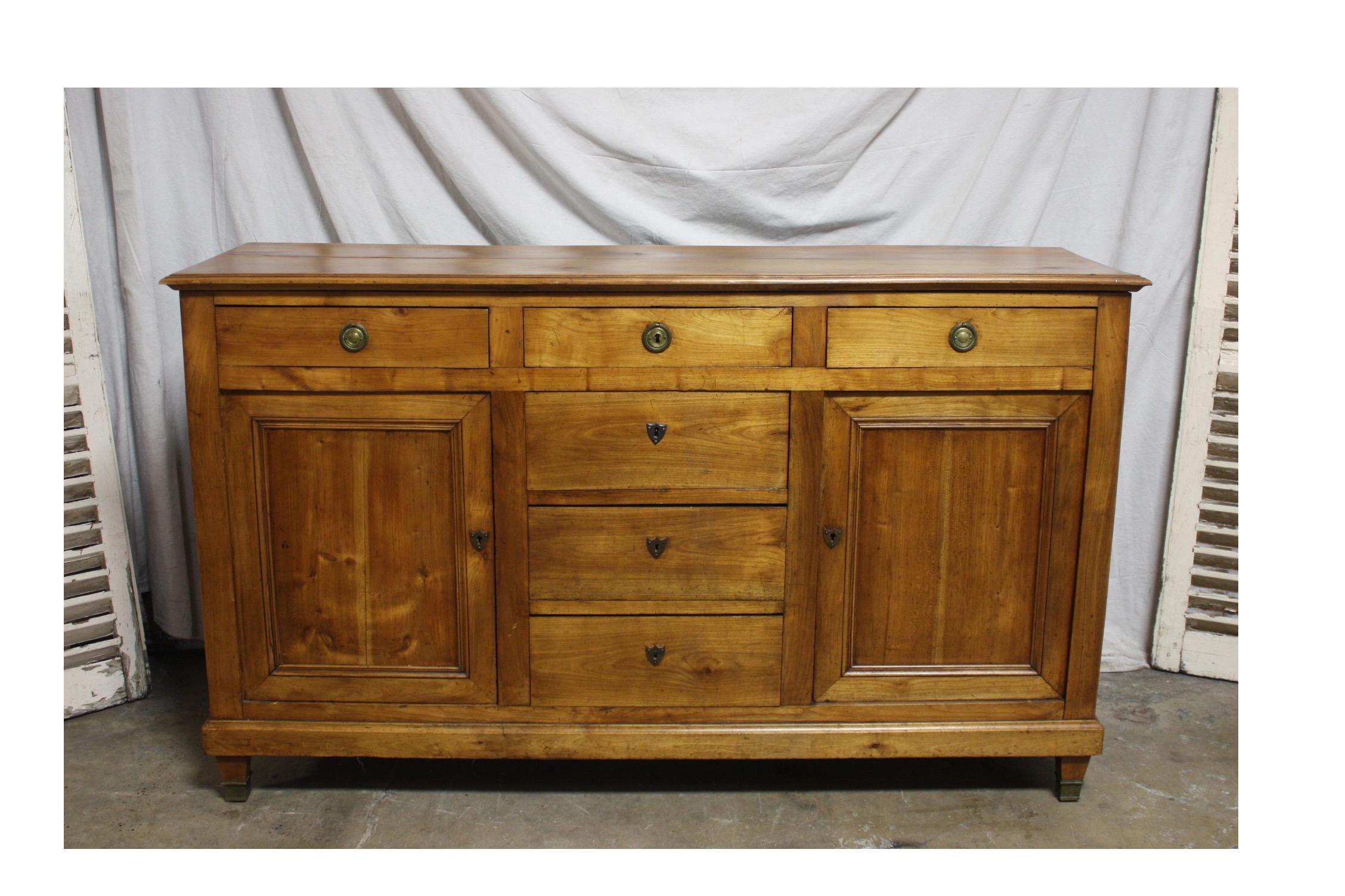 Beautiful French 18th century sideboard Louis XVI period. This magnificent blond walnut shows the nut of the wood. This piece has very pure line and can be matched with modern.