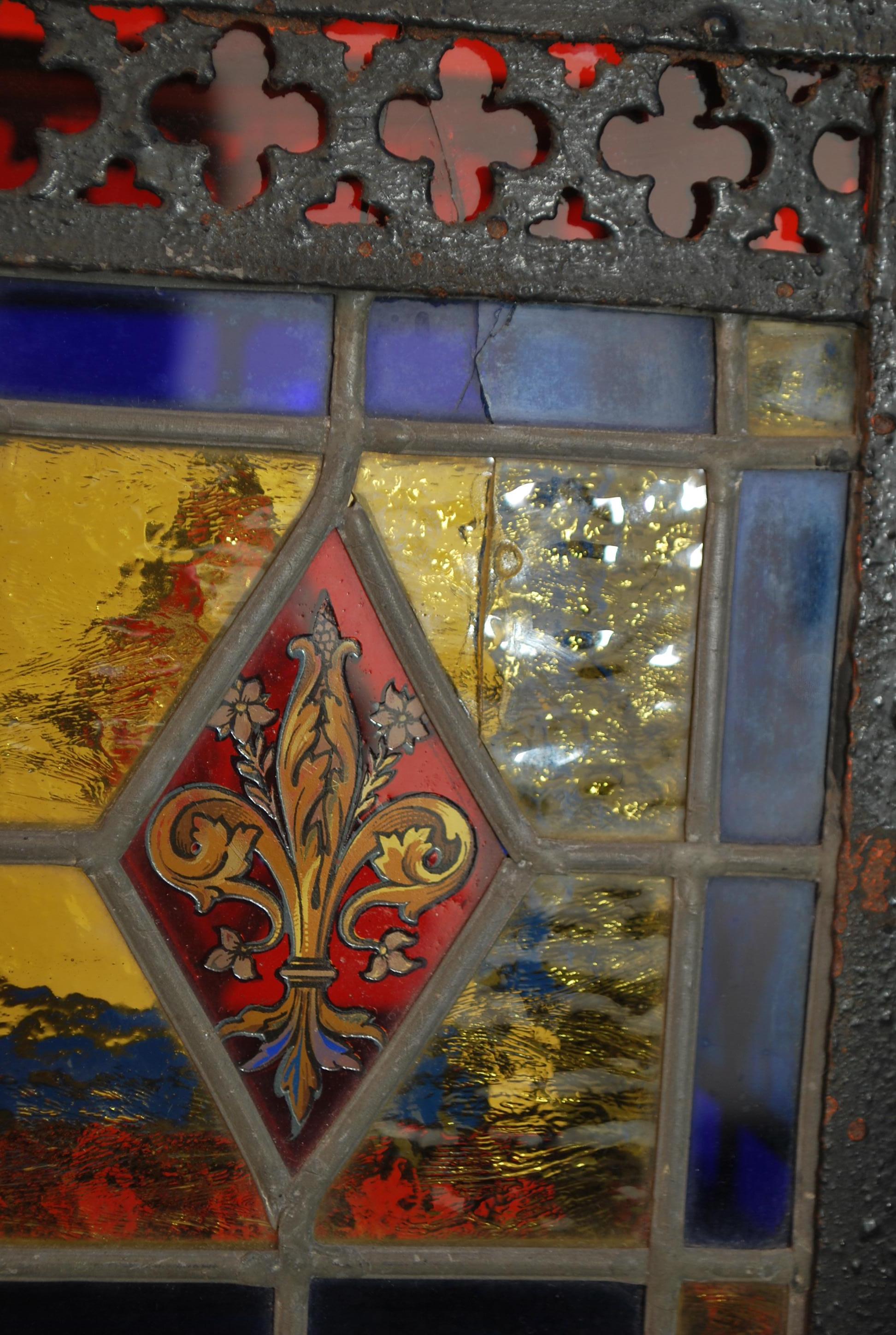 Preciosa linterna francesa de hierro de los años 20 con vidrieras en venta 3