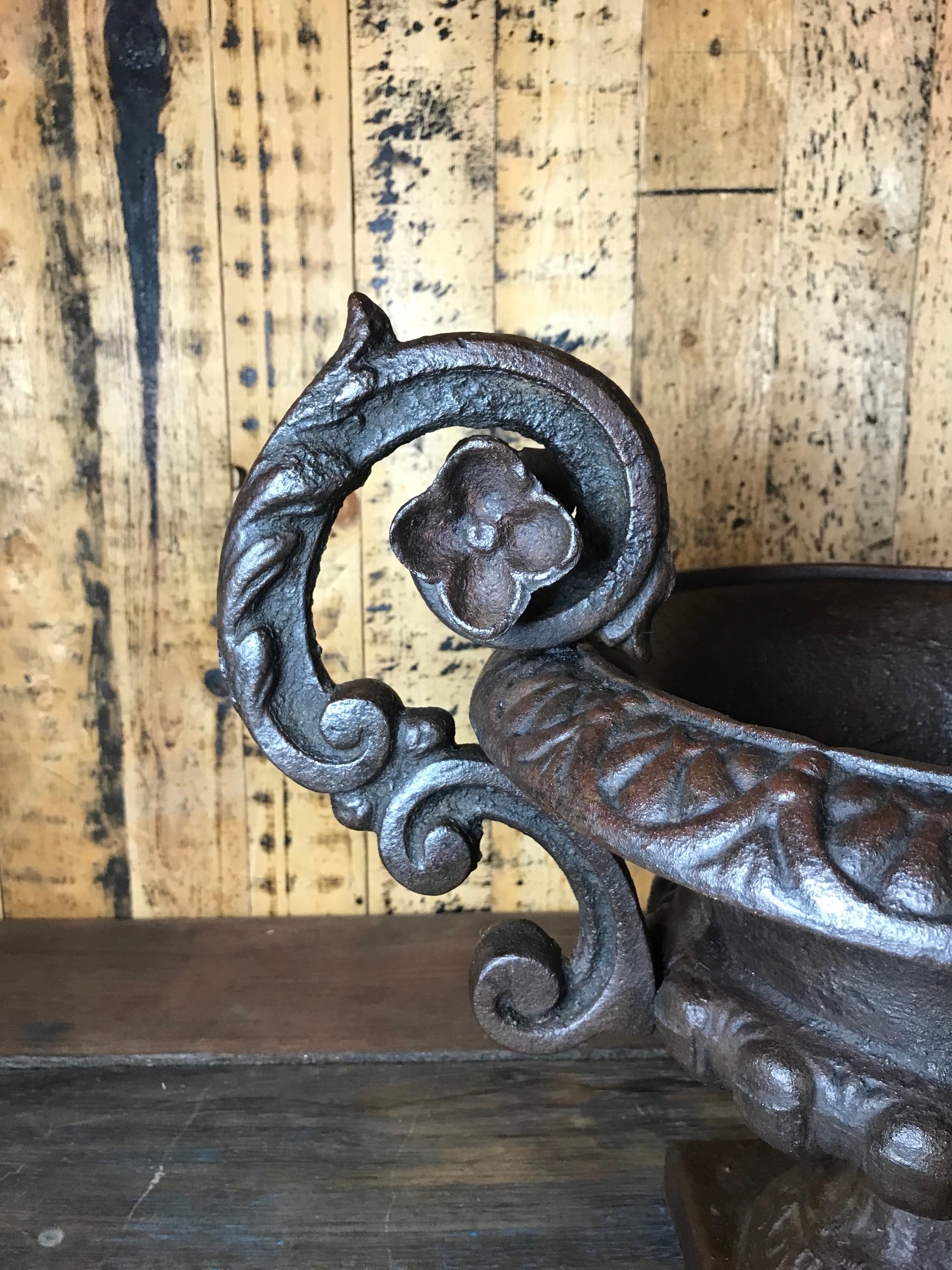 Beautiful French antique cast iron jardinière.
The most gorgeous deep rich patina to the iron and with no cracks.
Perfect size for placing on a table or sideboard.
Simply a pleasure to look at and to own.
Great English country house style. 