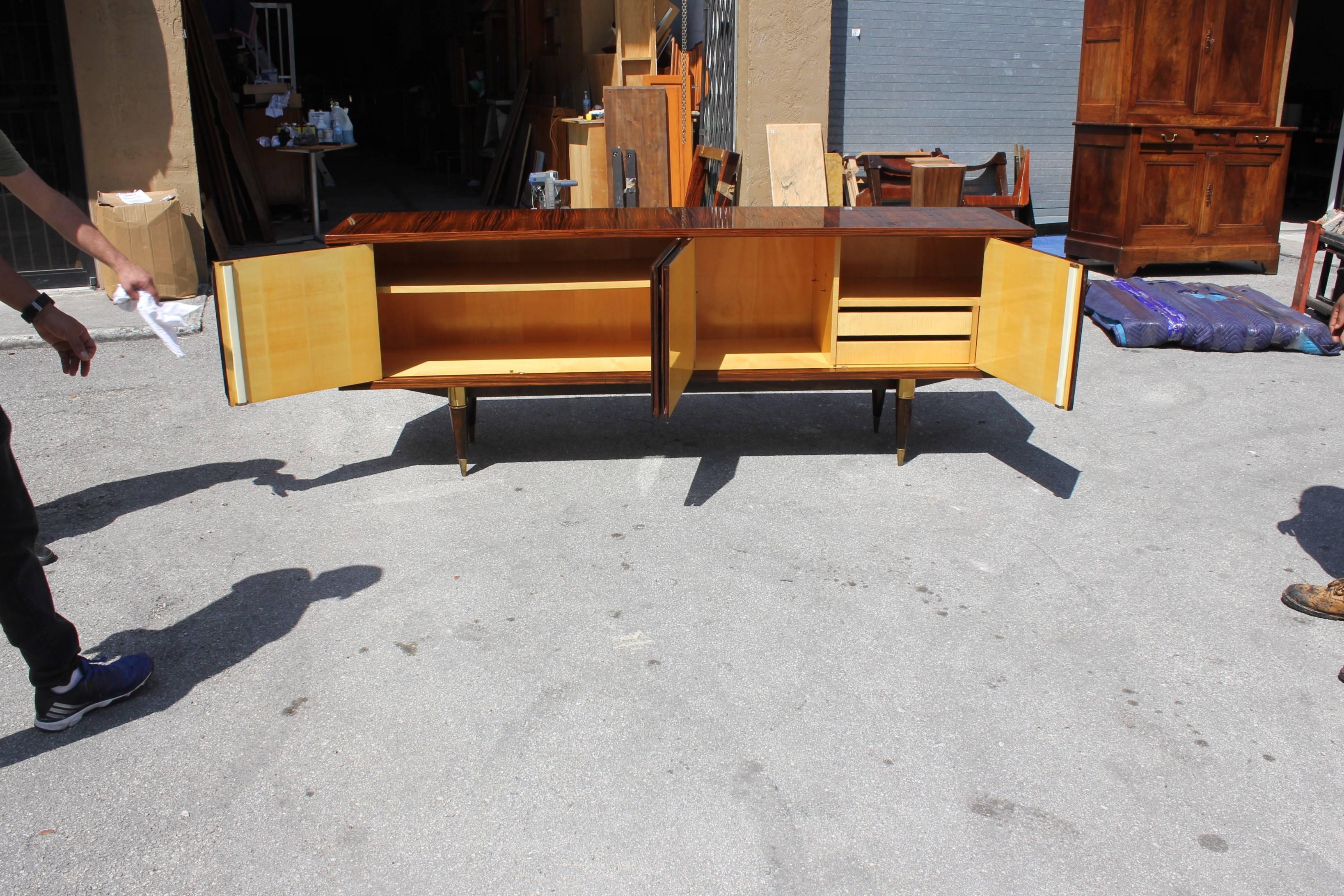 Beautiful French Art Deco Exotic Macassar Bony Sideboard or Buffet, circa 1940s In Excellent Condition In Hialeah, FL