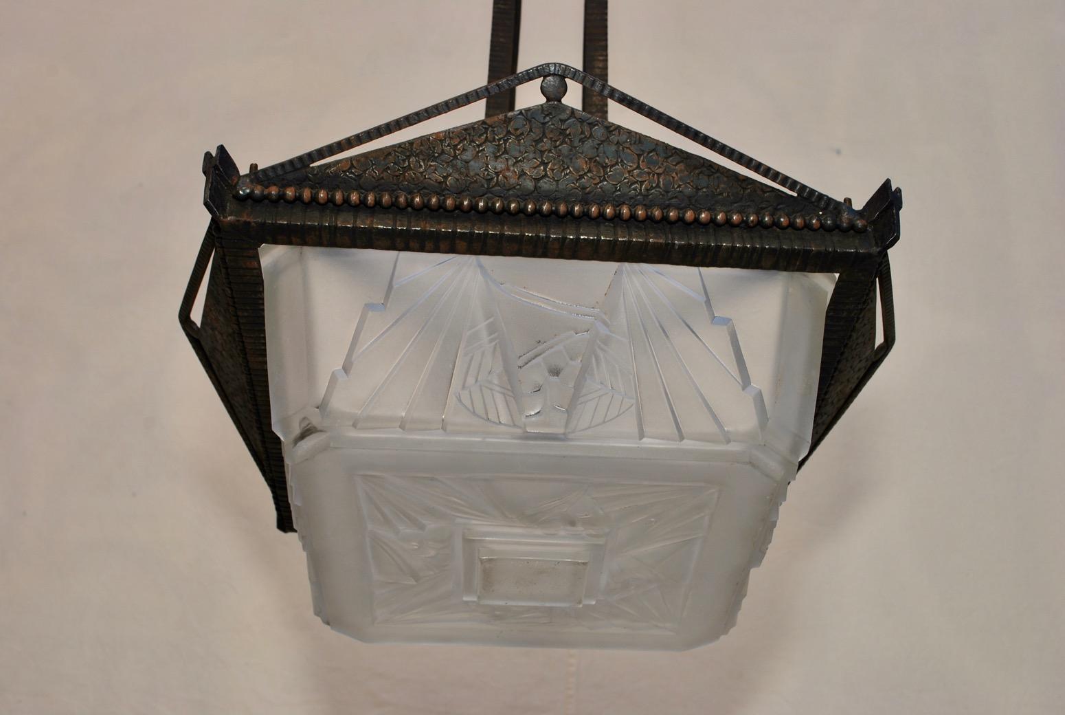 Beautiful French Art Deco Light In Good Condition For Sale In Los Angeles, CA