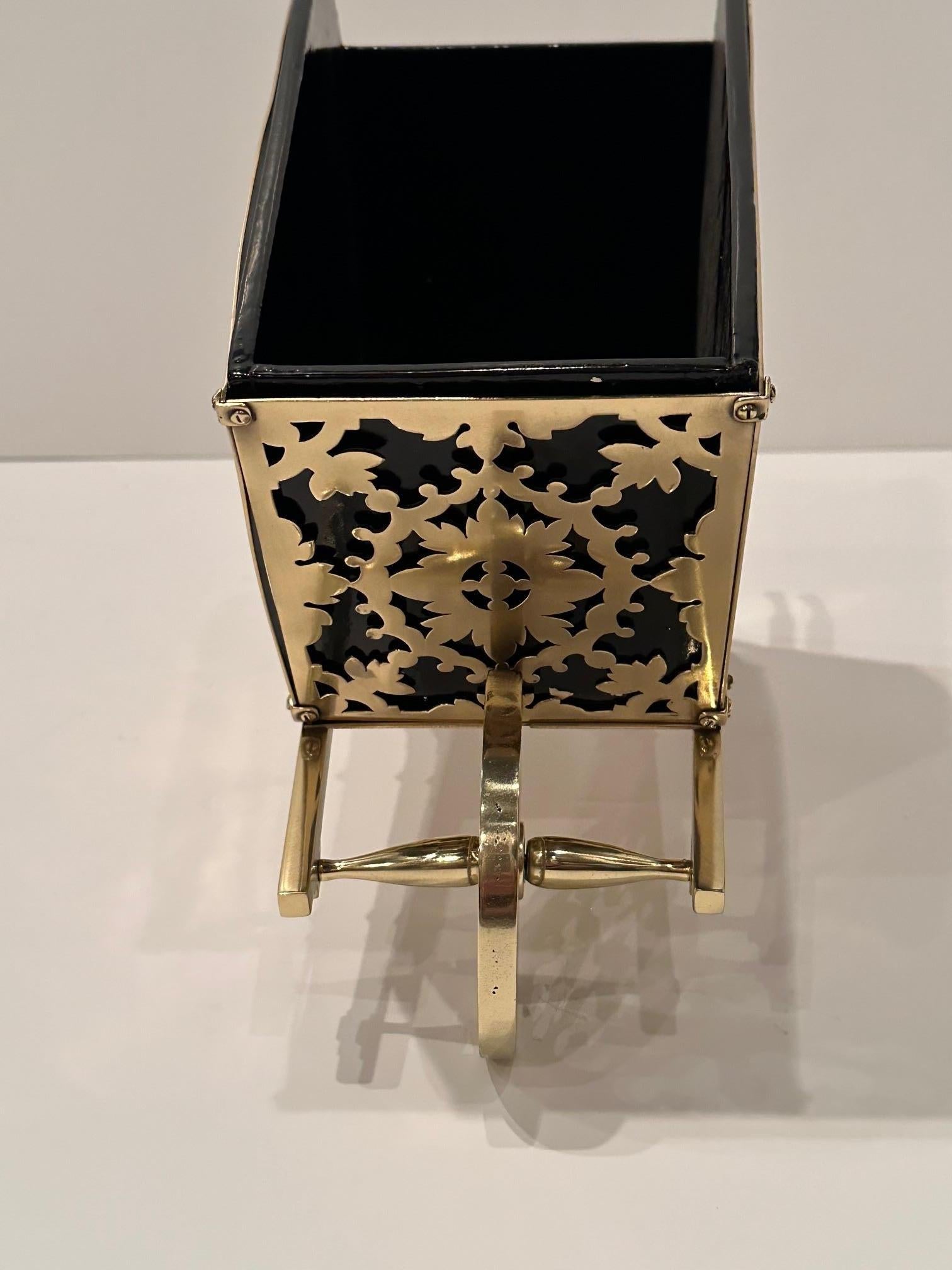 Magnifique centre de table en forme de roue de style néoclassique en laiton français en vente 3