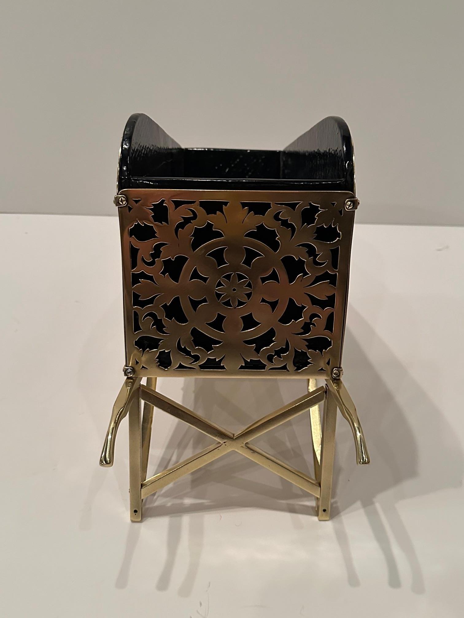 Français Magnifique centre de table en forme de roue de style néoclassique en laiton français en vente