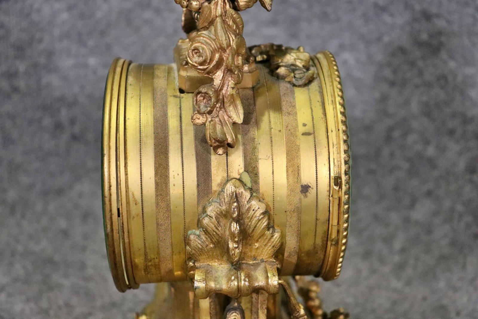 Schöne französische Bronze antike Mantel Schreibtisch Uhr  im Angebot 6