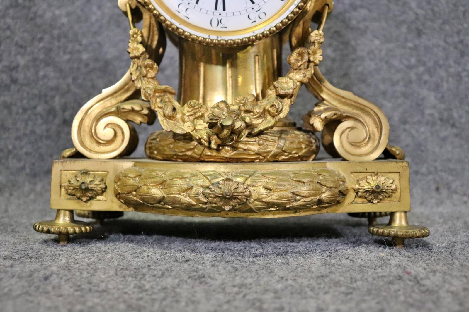 Beautiful French Bronze Antique Mantle Desk Clock  In Good Condition For Sale In Swedesboro, NJ