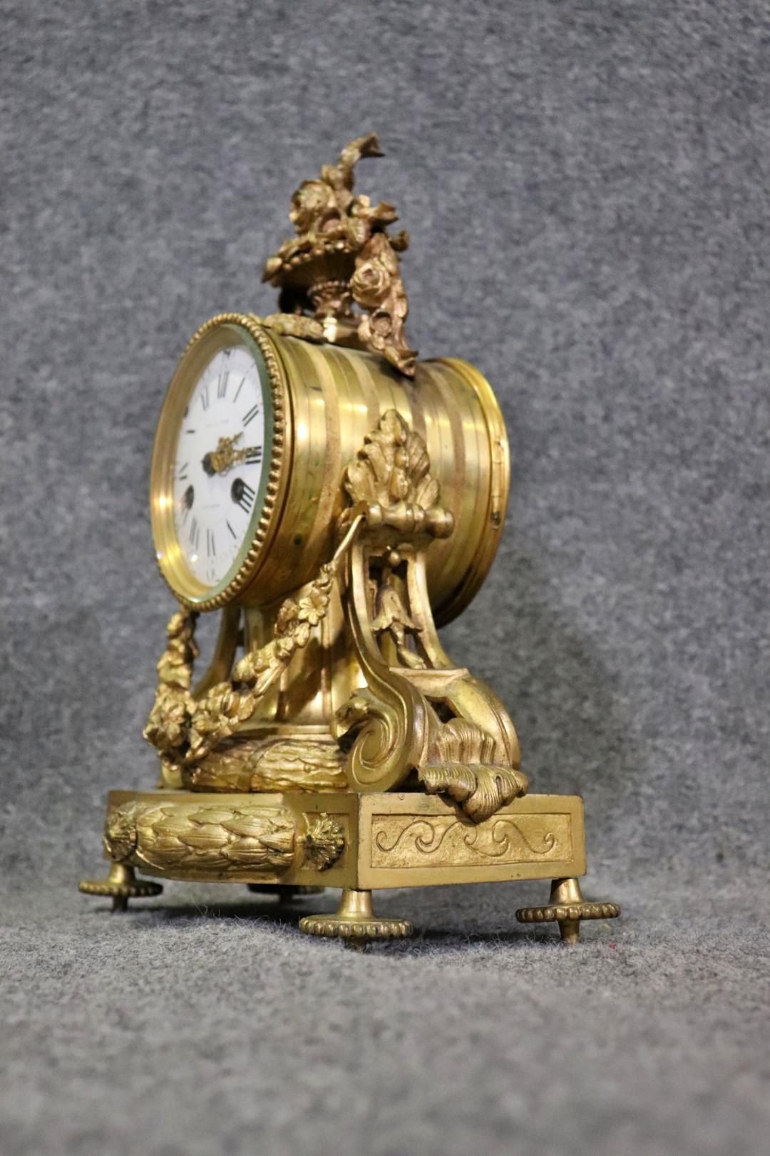 Schöne französische Bronze antike Mantel Schreibtisch Uhr  im Angebot 1