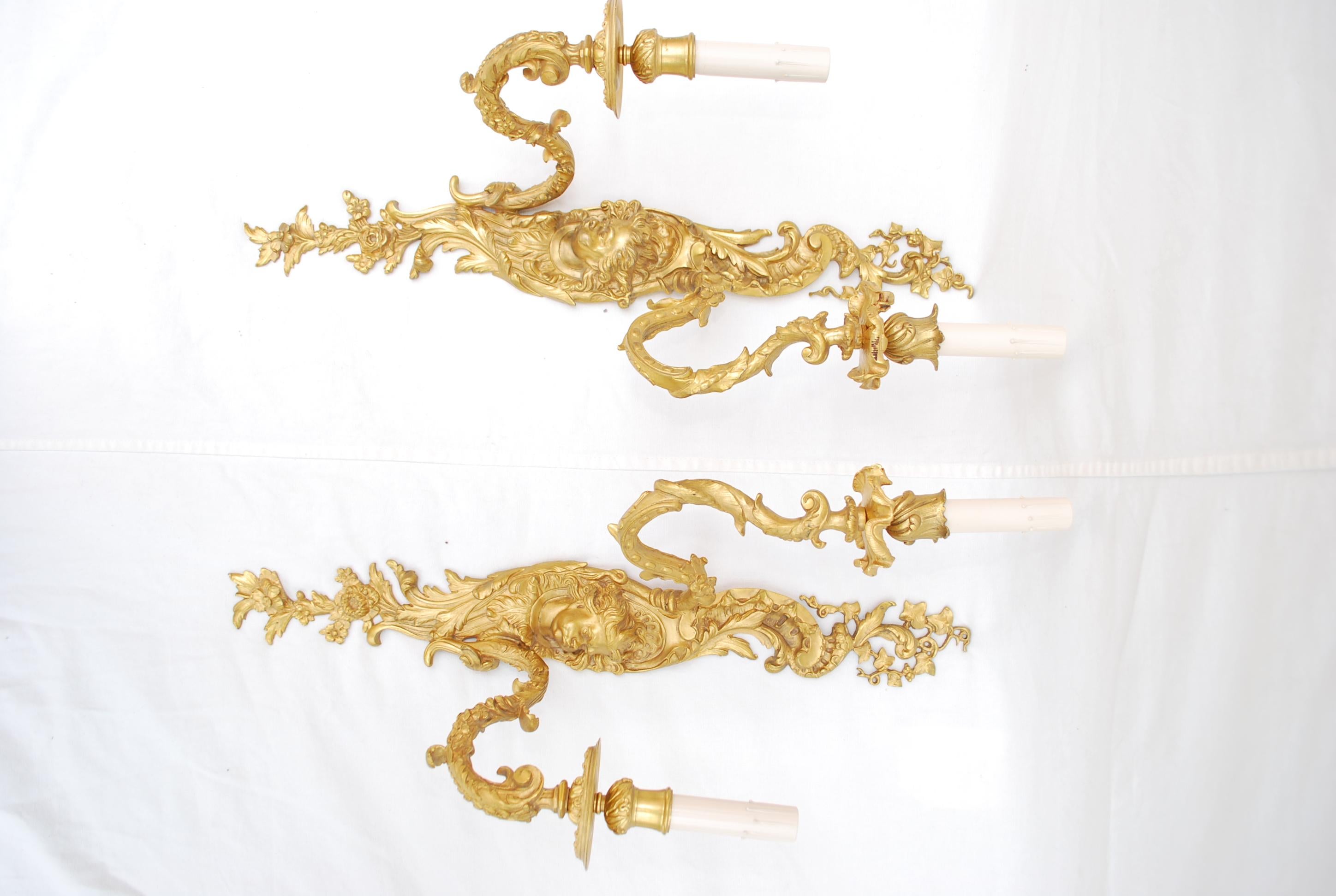 Beautiful French Bronze Sconces with Cherubs For Sale 6