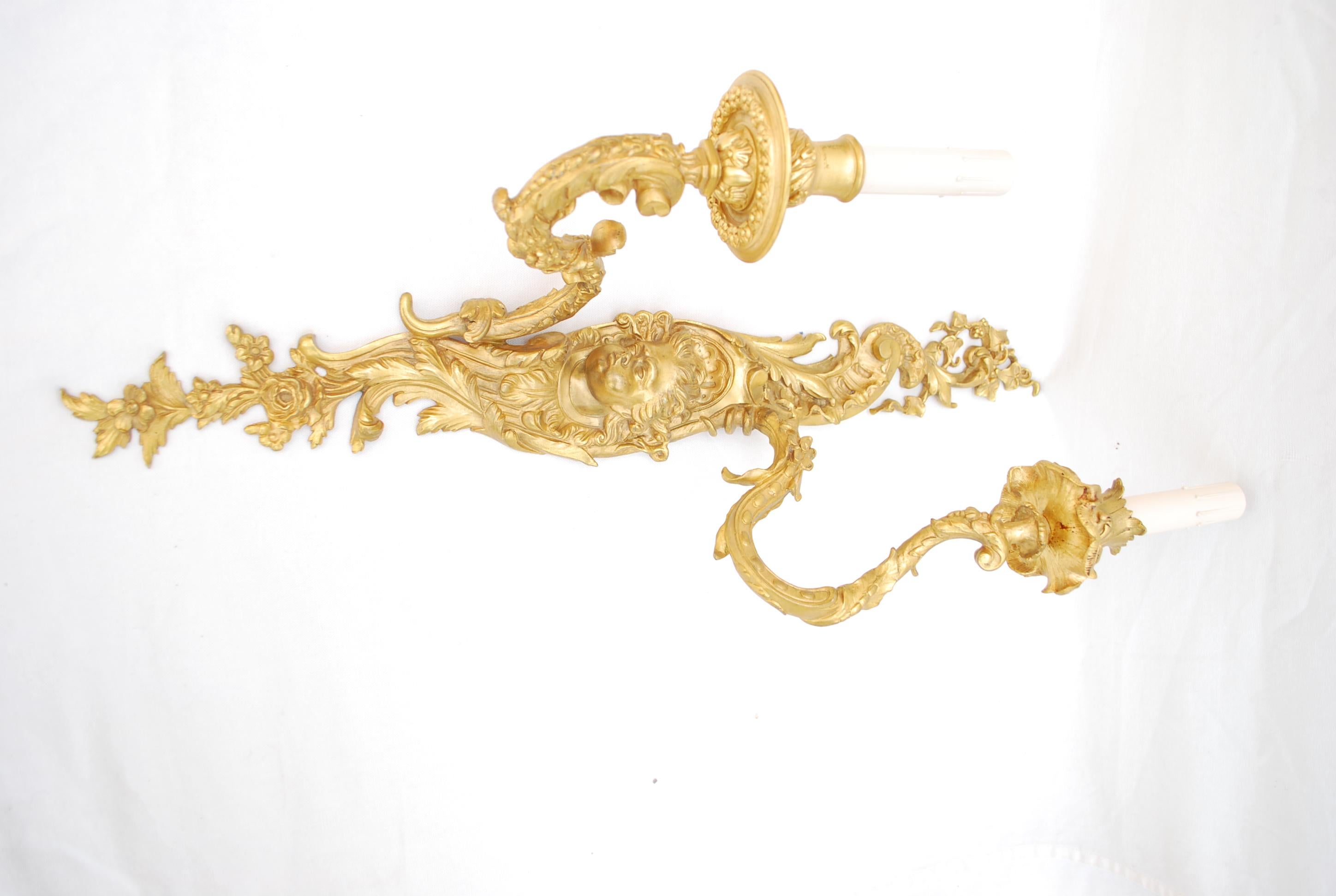 Beautiful French Bronze Sconces with Cherubs For Sale 3