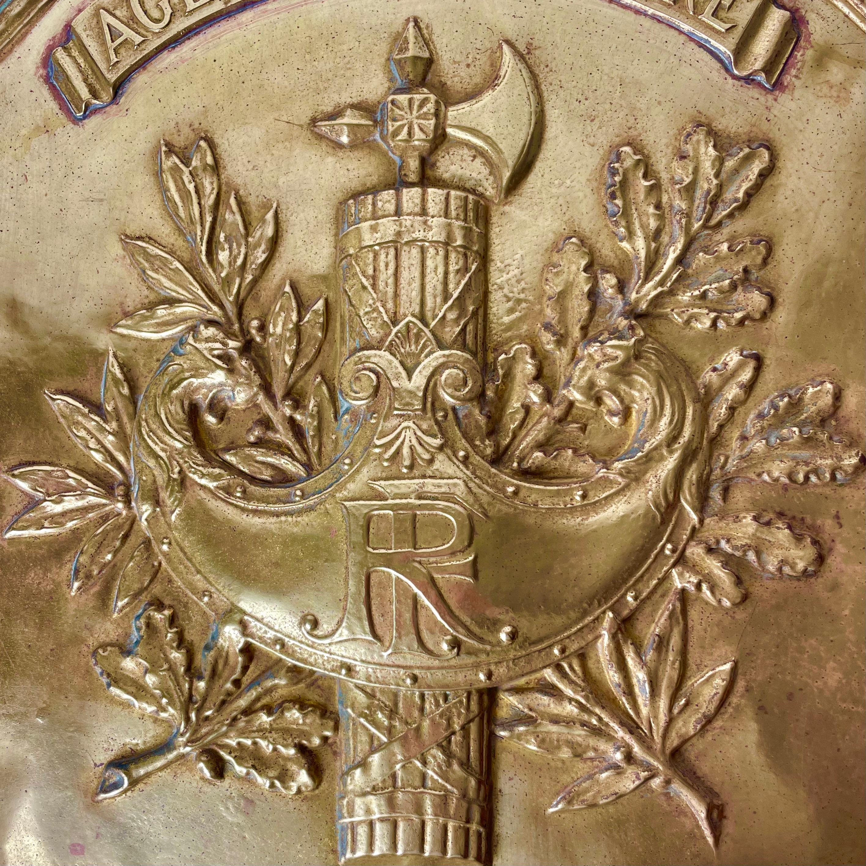 Beautiful French Consulate Sign in Brass from the late 19th Century For Sale 3