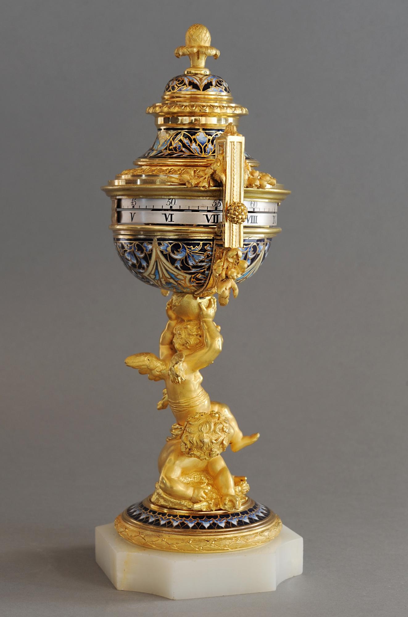 Doré Belle horloge française à cadran annulaire en émail et bronze doré en vente