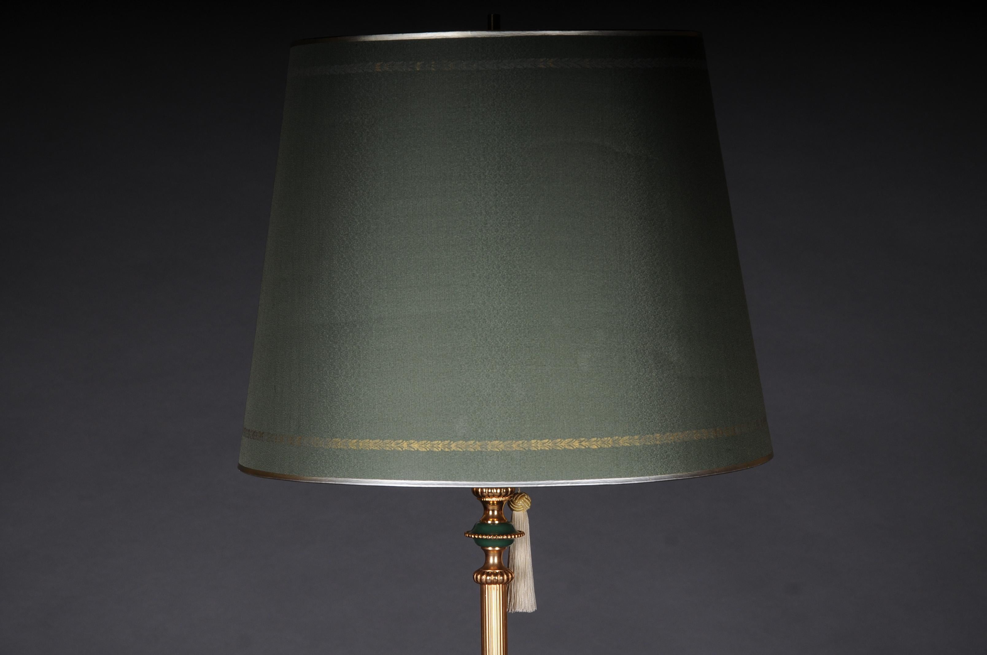 Beautiful french floor lamp in Empire style 20th century

Polished brass and green shade. With 2 light bulb socket, electrified. France, Empire style, 20th century

(F-127).