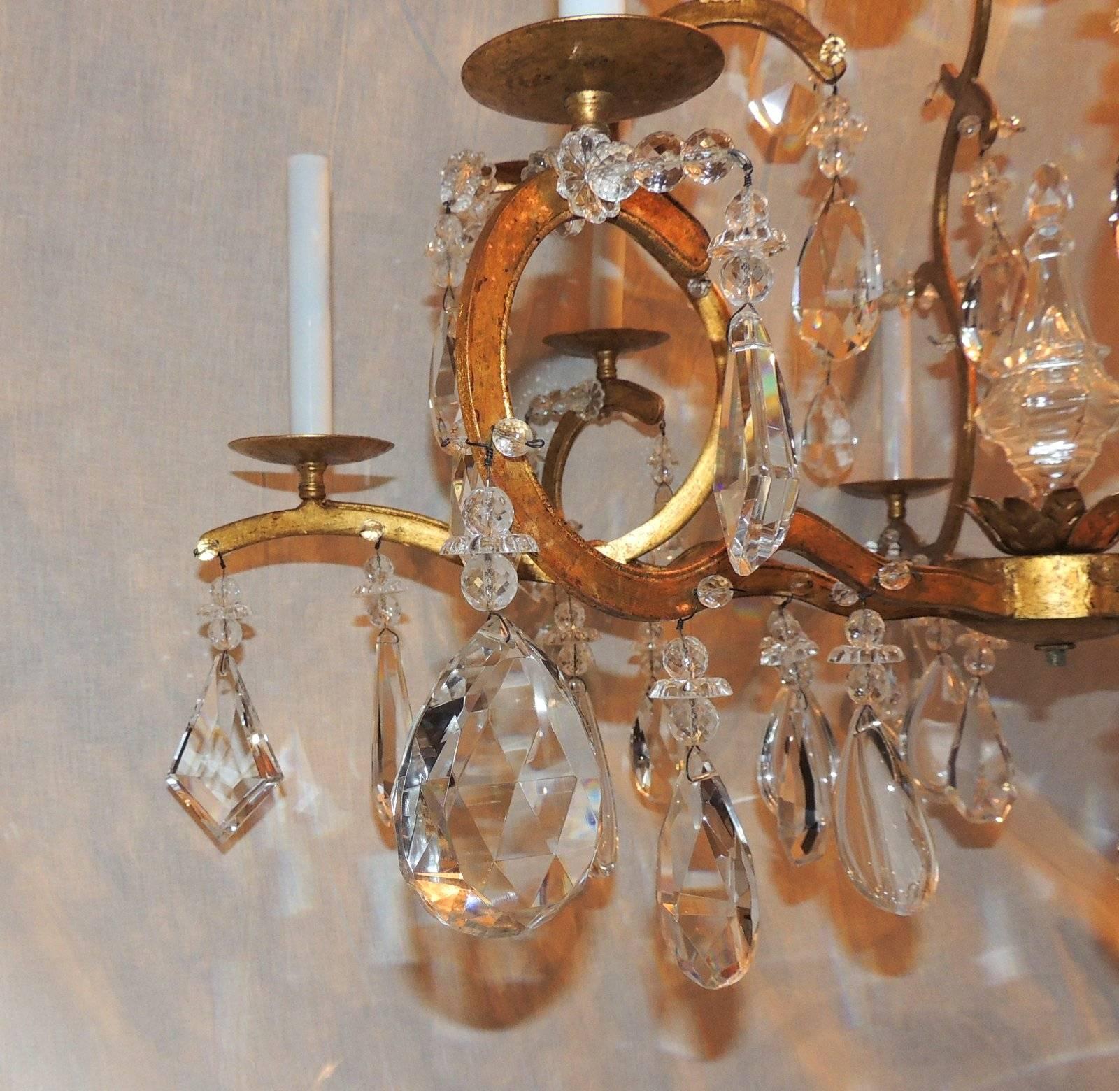 Facetté Magnifique lustre français Baguès doré à huit bras en cristal de transition Jansen en vente