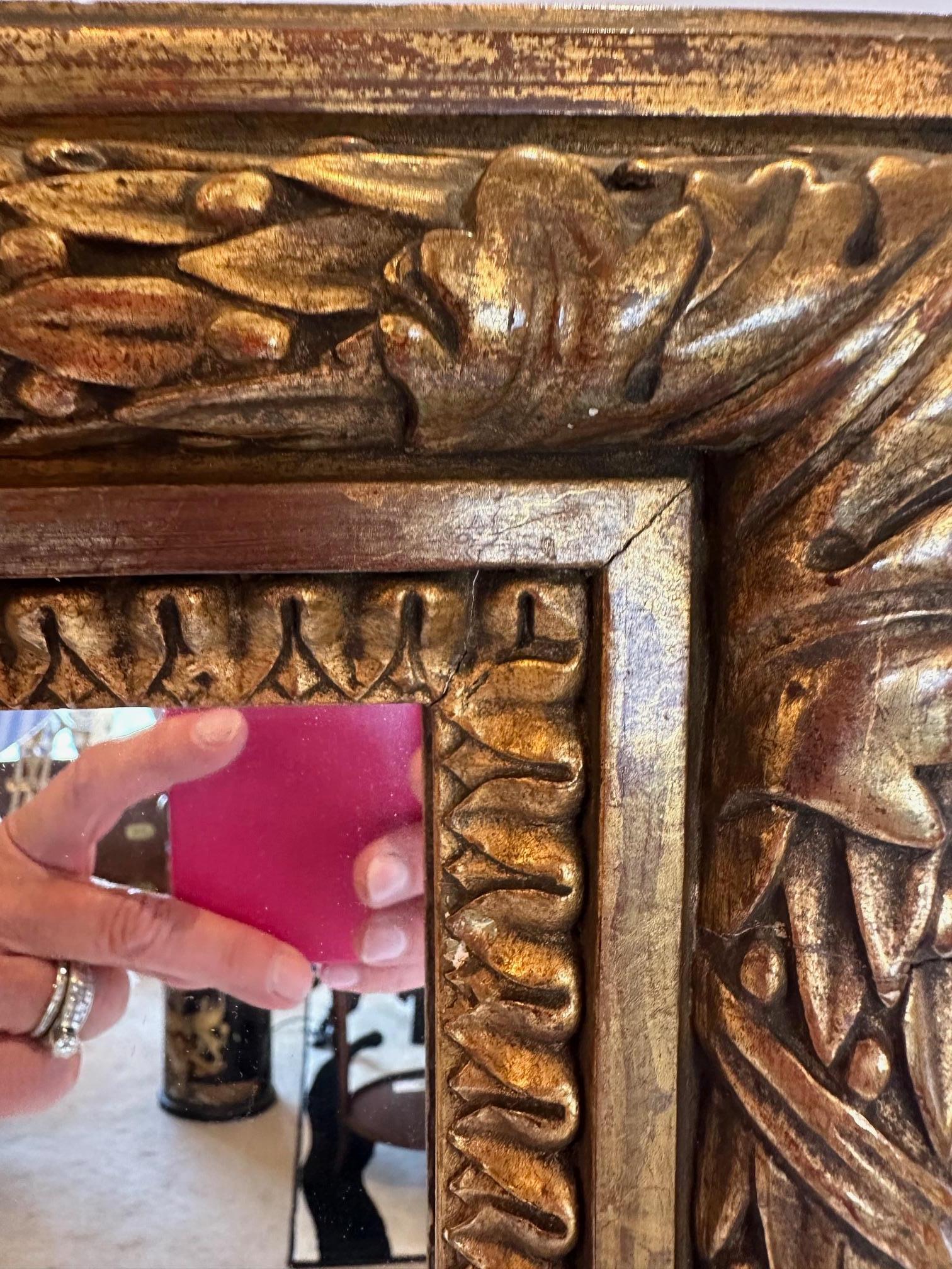 Néoclassique Magnifique miroir néoclassique français en bois doré en vente